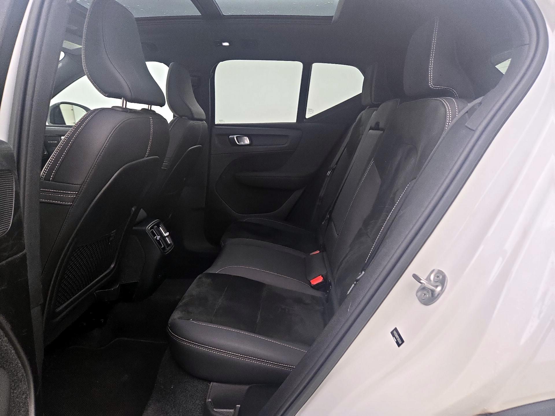 Thumbnail: 2023 Volvo XC40 - 20