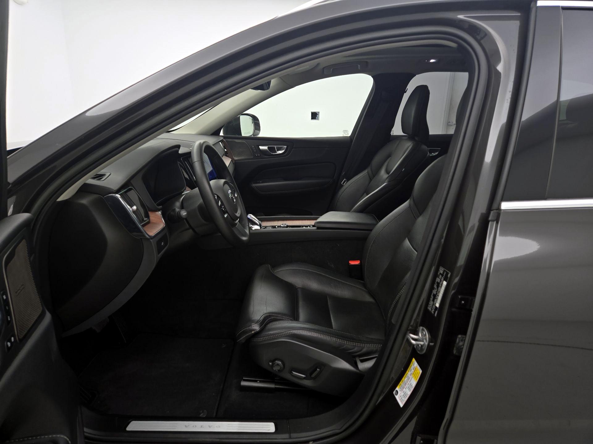 Thumbnail: 2023 Volvo XC60 - 9