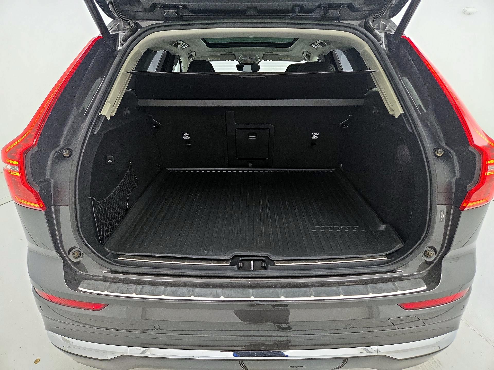 Thumbnail: 2023 Volvo XC60 - 20
