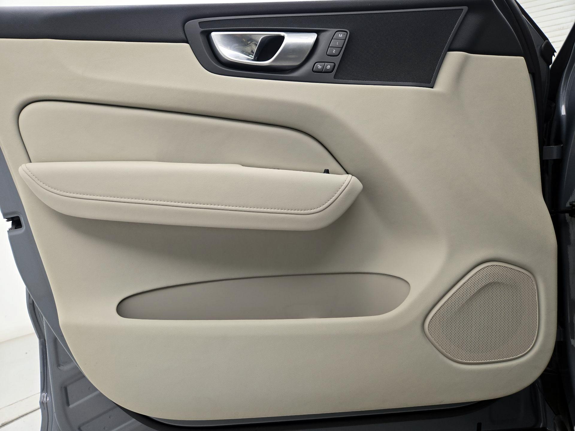 Thumbnail: 2024 Volvo XC60 - 12