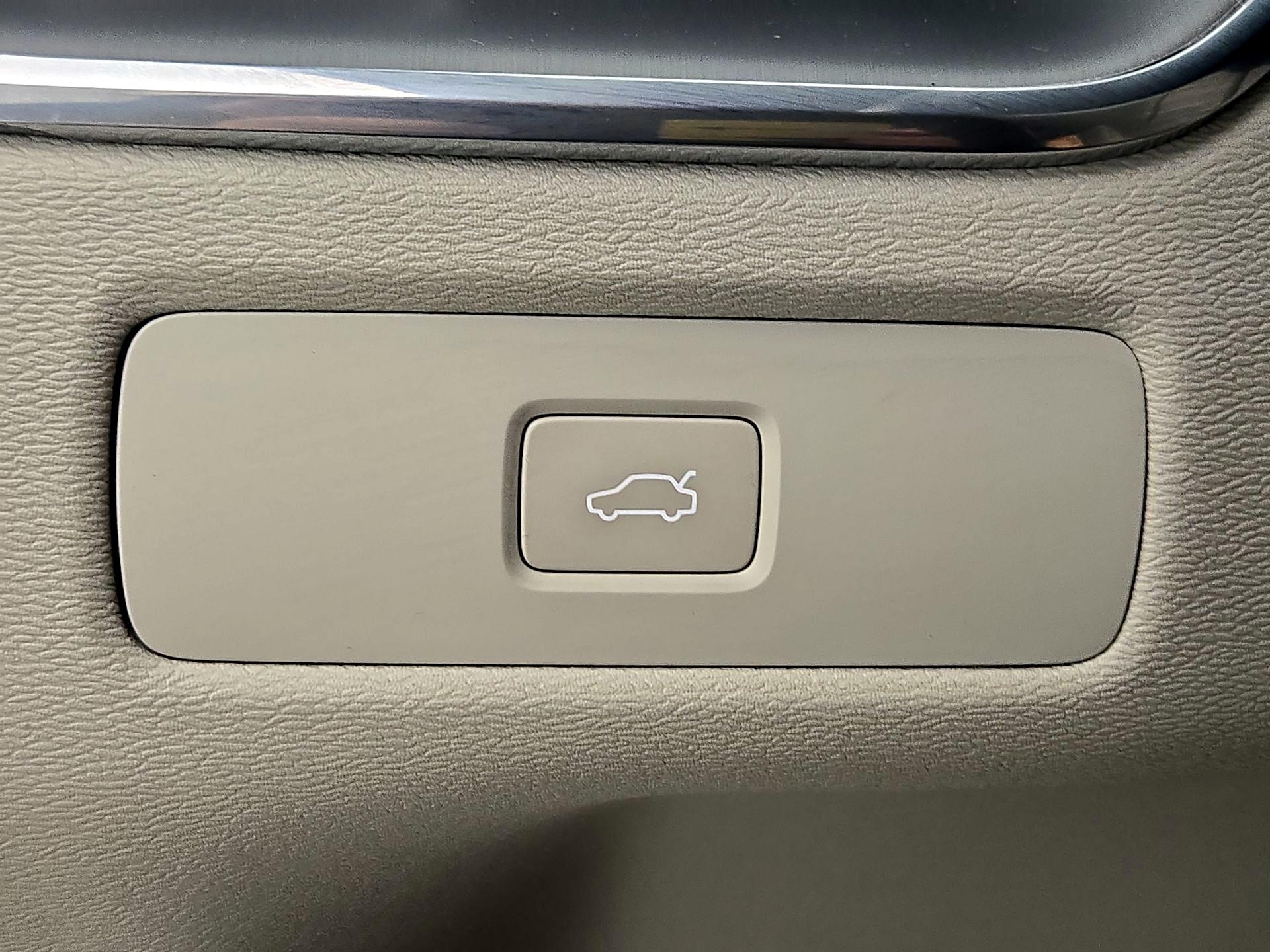 Thumbnail: 2024 Volvo XC60 - 13
