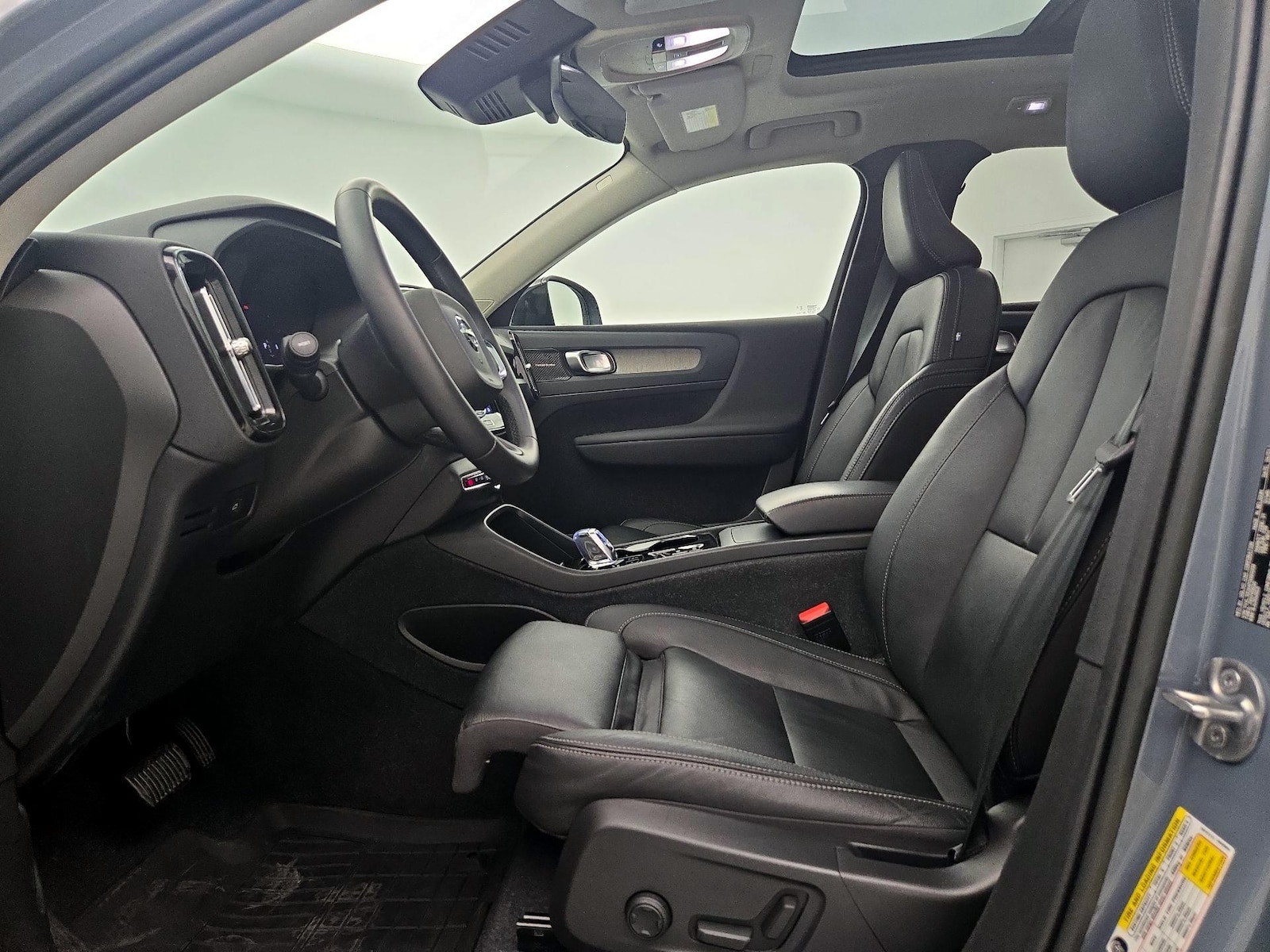 2023 Volvo XC40 Ultimate - Photo 12