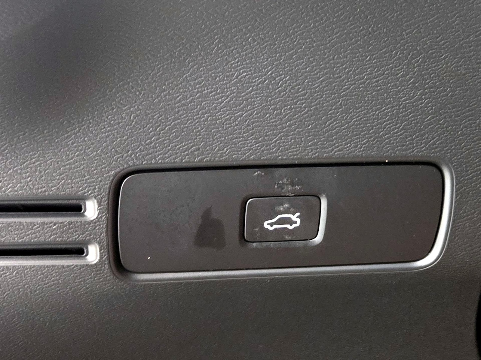 2023 Volvo XC40 Ultimate - Photo 14