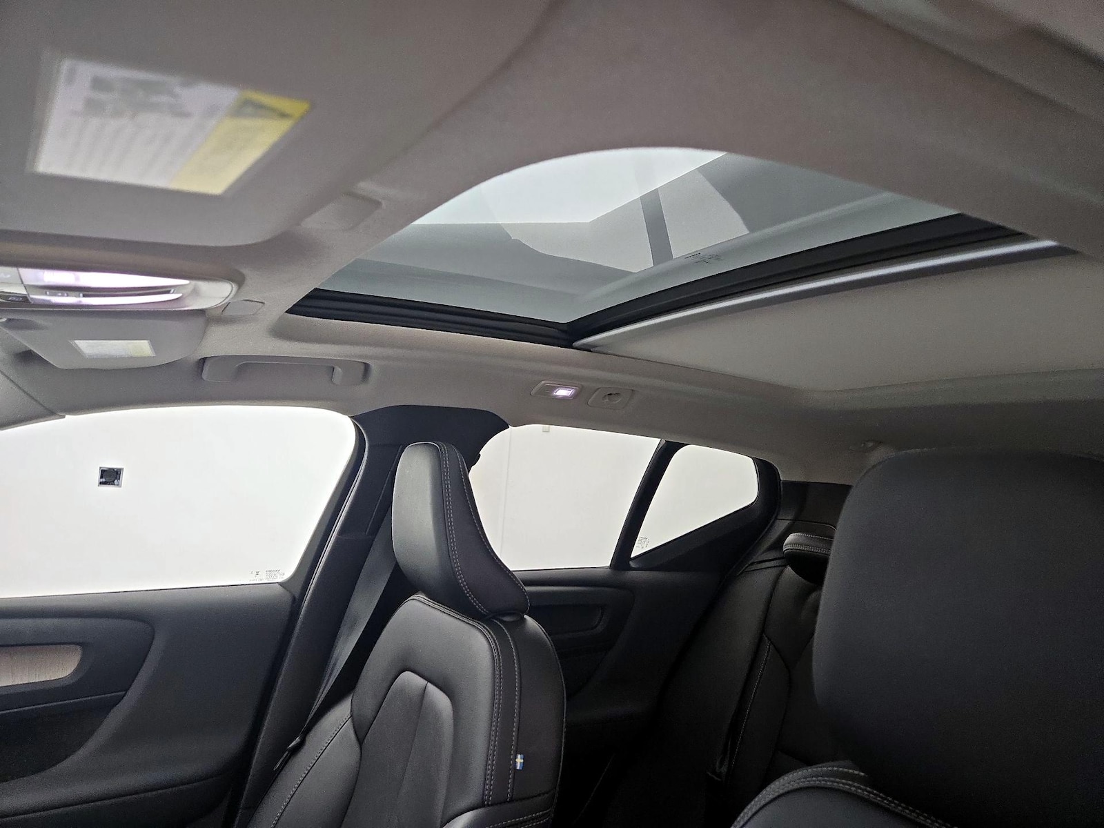 2023 Volvo XC40 Ultimate - Photo 21
