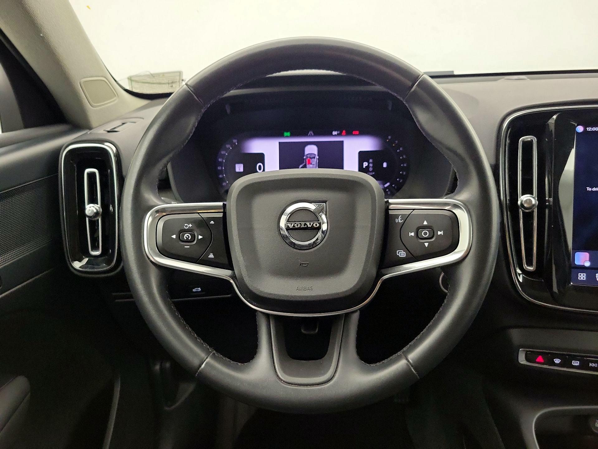 Thumbnail: 2024 Volvo XC40 - 10