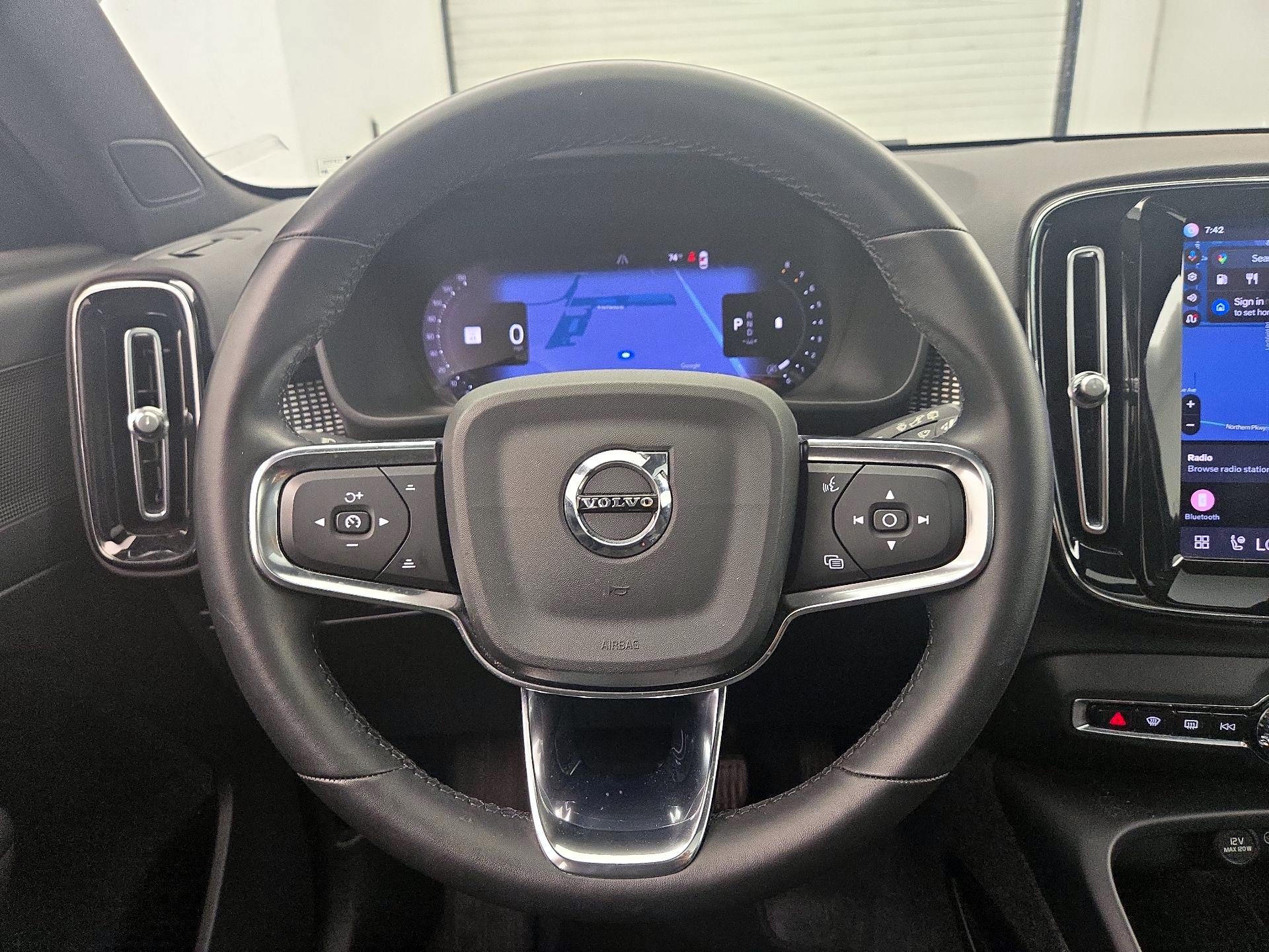 Thumbnail: 2023 Volvo XC40 - 10
