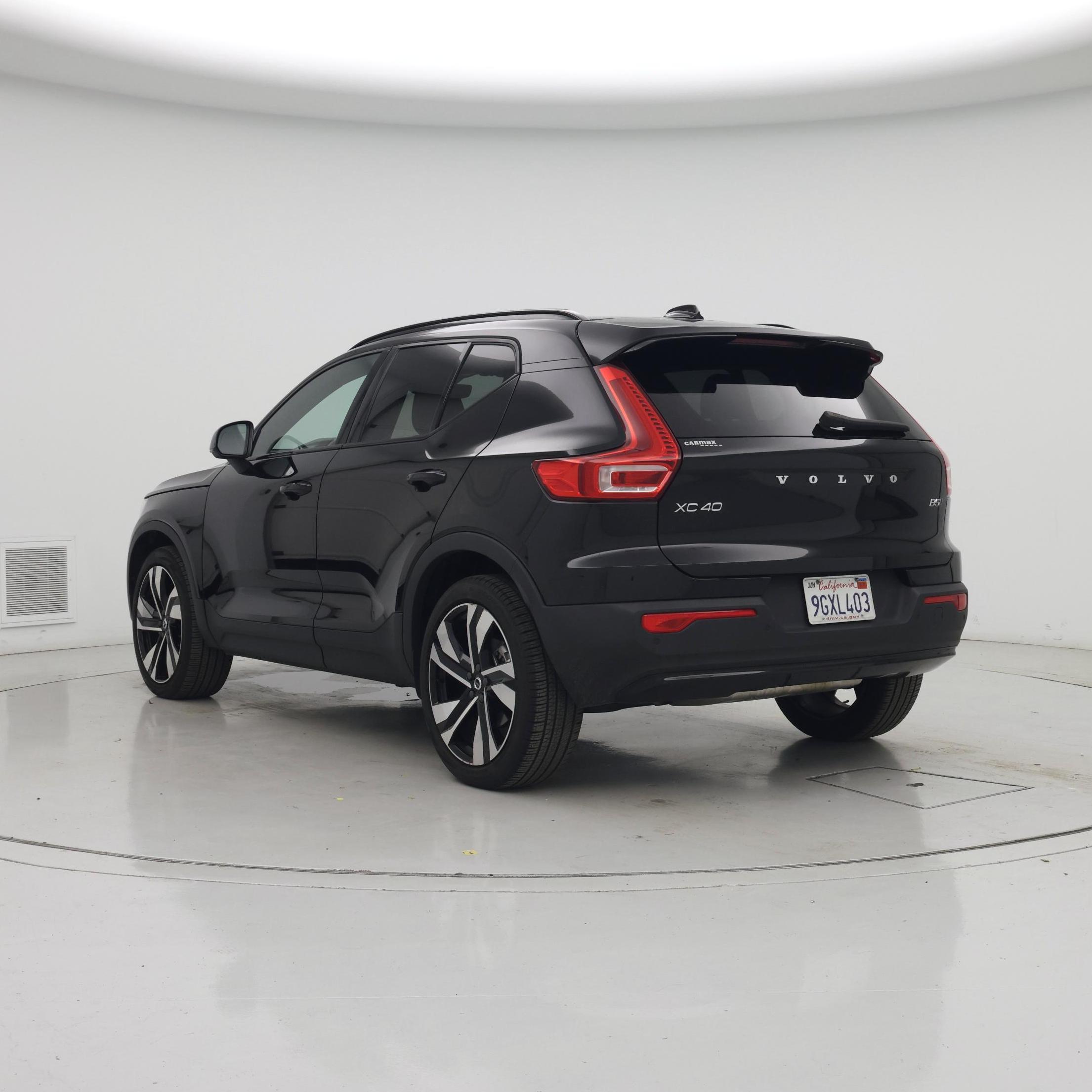 Thumbnail: 2023 Volvo XC40 - 2