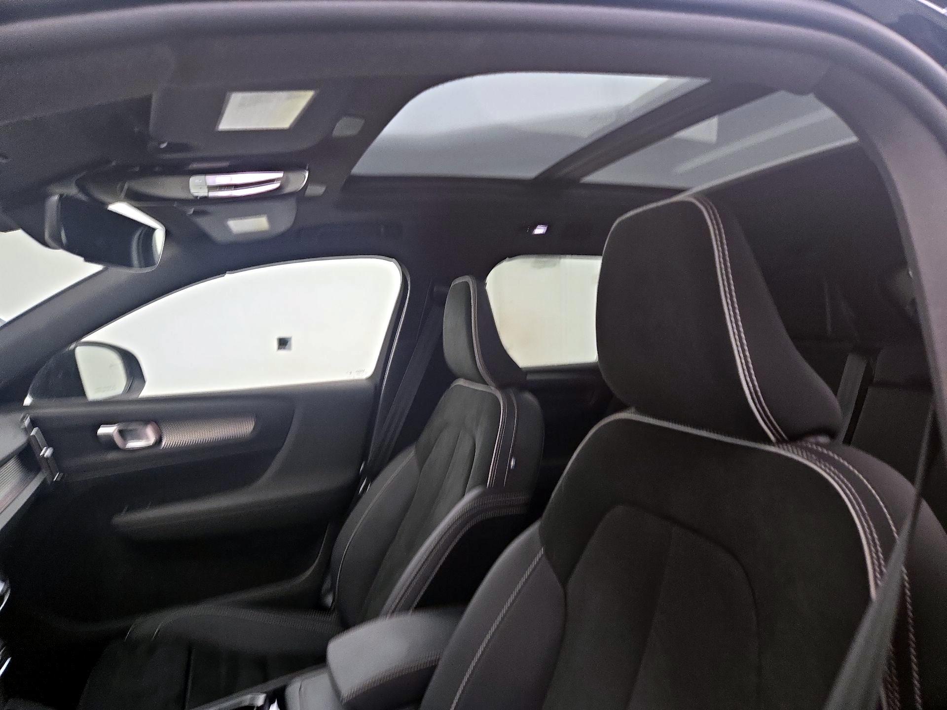 Thumbnail: 2023 Volvo XC40 - 20