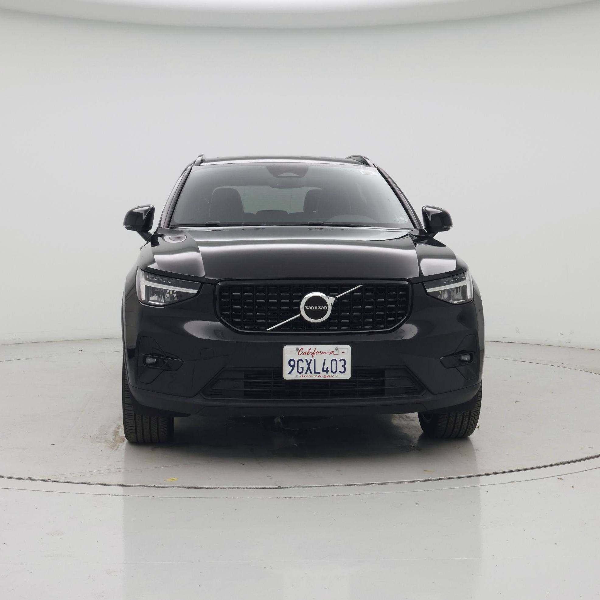 Thumbnail: 2023 Volvo XC40 - 5