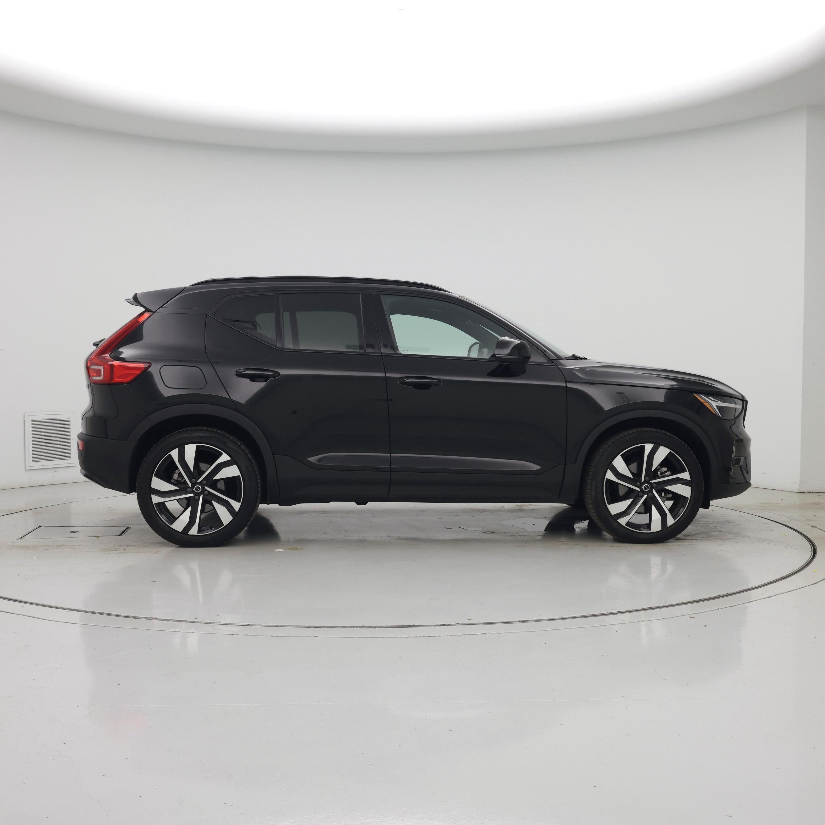 Thumbnail: 2023 Volvo XC40 - 7