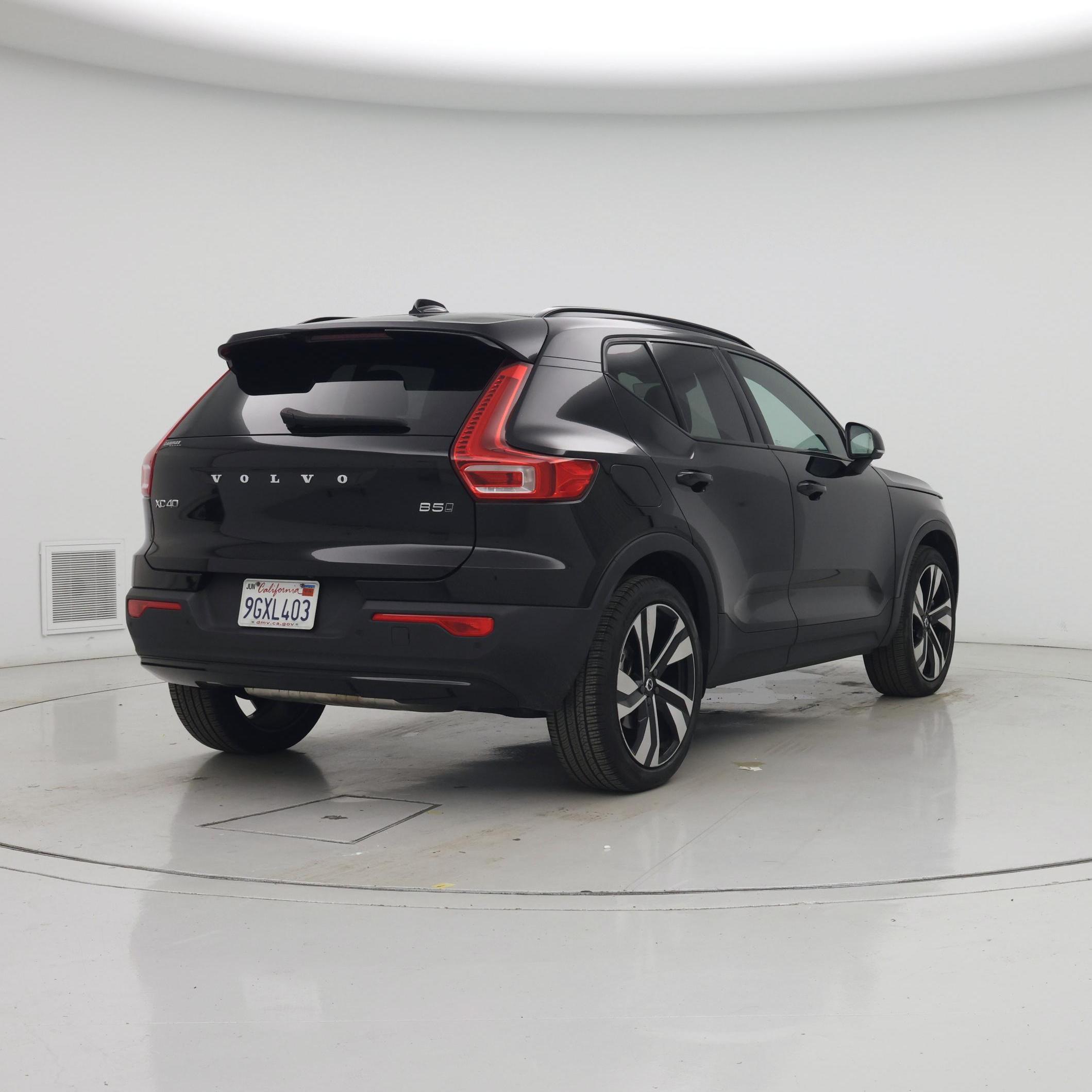 Thumbnail: 2023 Volvo XC40 - 8