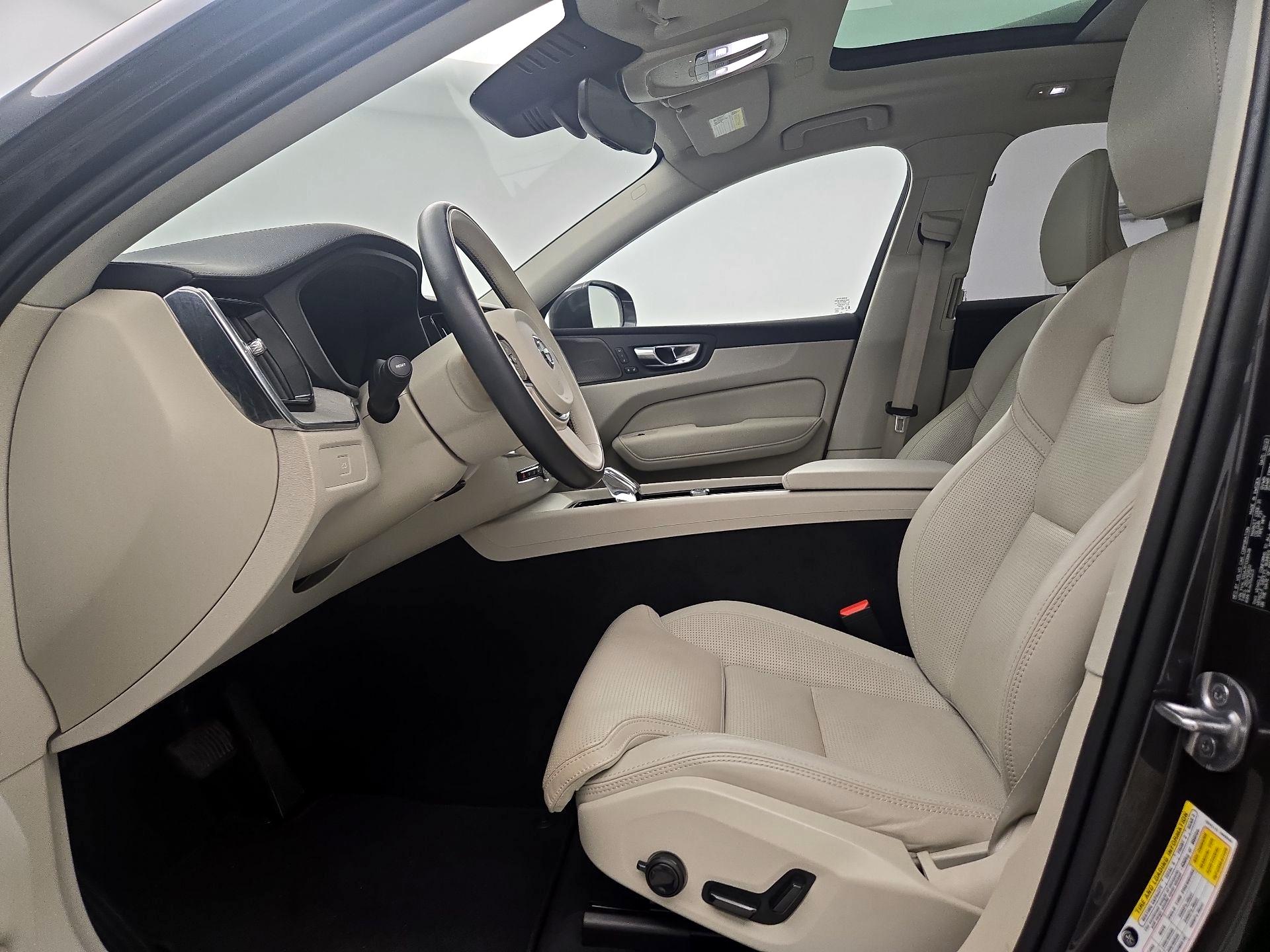 Thumbnail: 2023 Volvo XC60 - 11