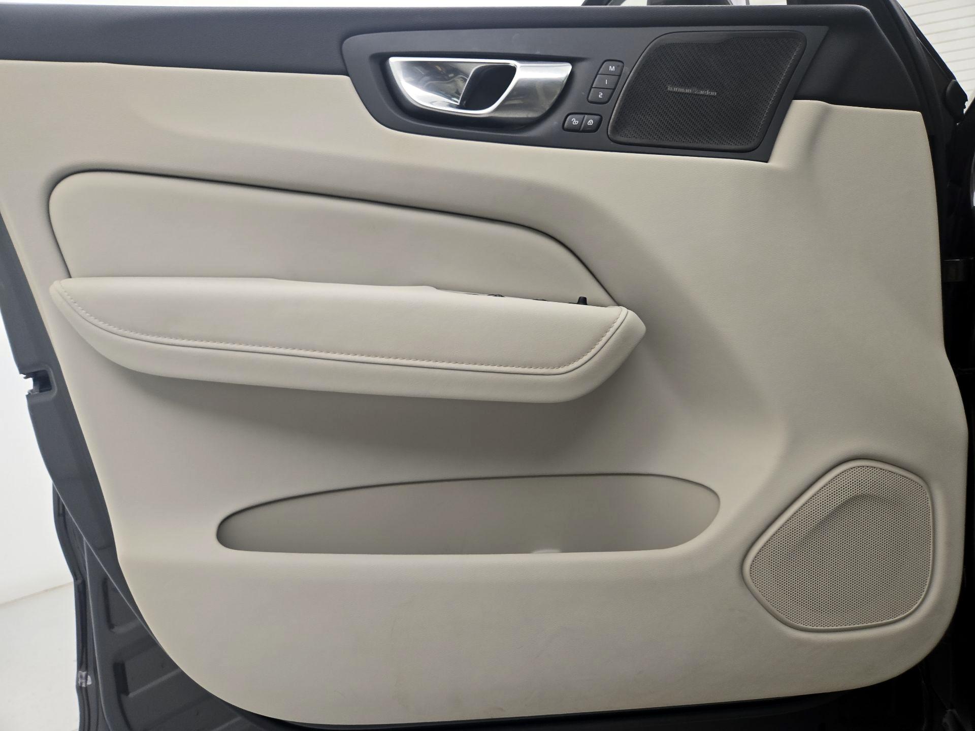 Thumbnail: 2023 Volvo XC60 - 12