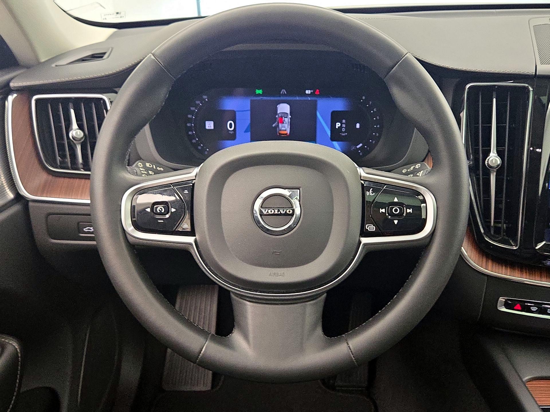 Thumbnail: 2023 Volvo XC60 - 10