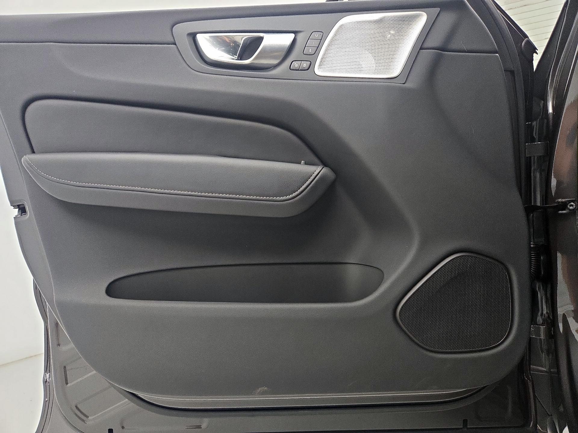Thumbnail: 2023 Volvo XC60 - 12