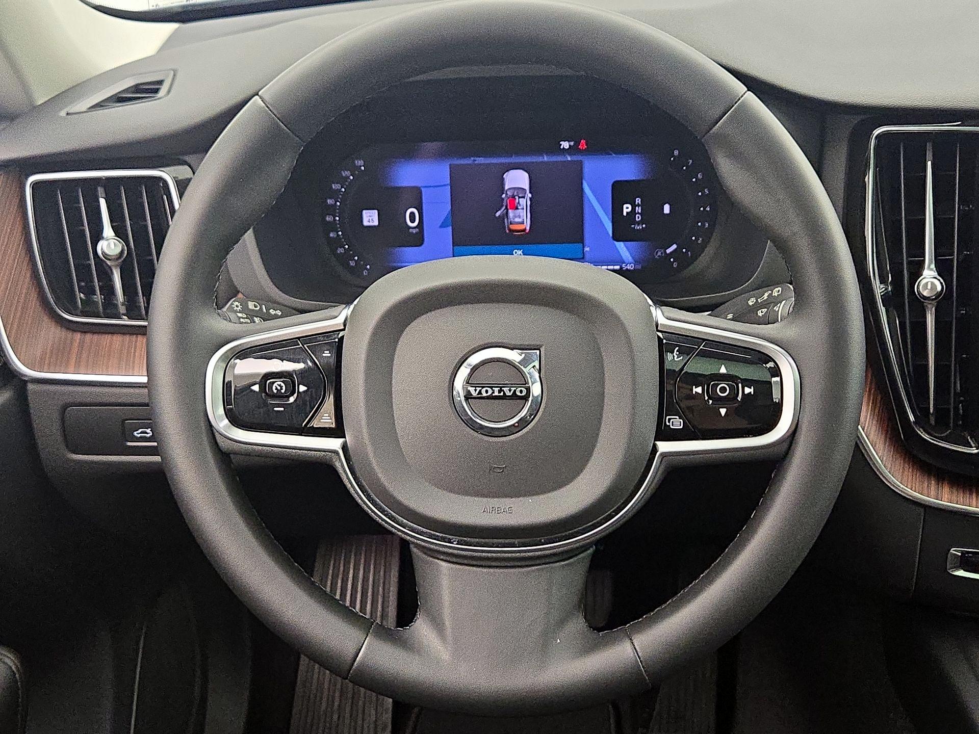 Thumbnail: 2023 Volvo XC60 - 10