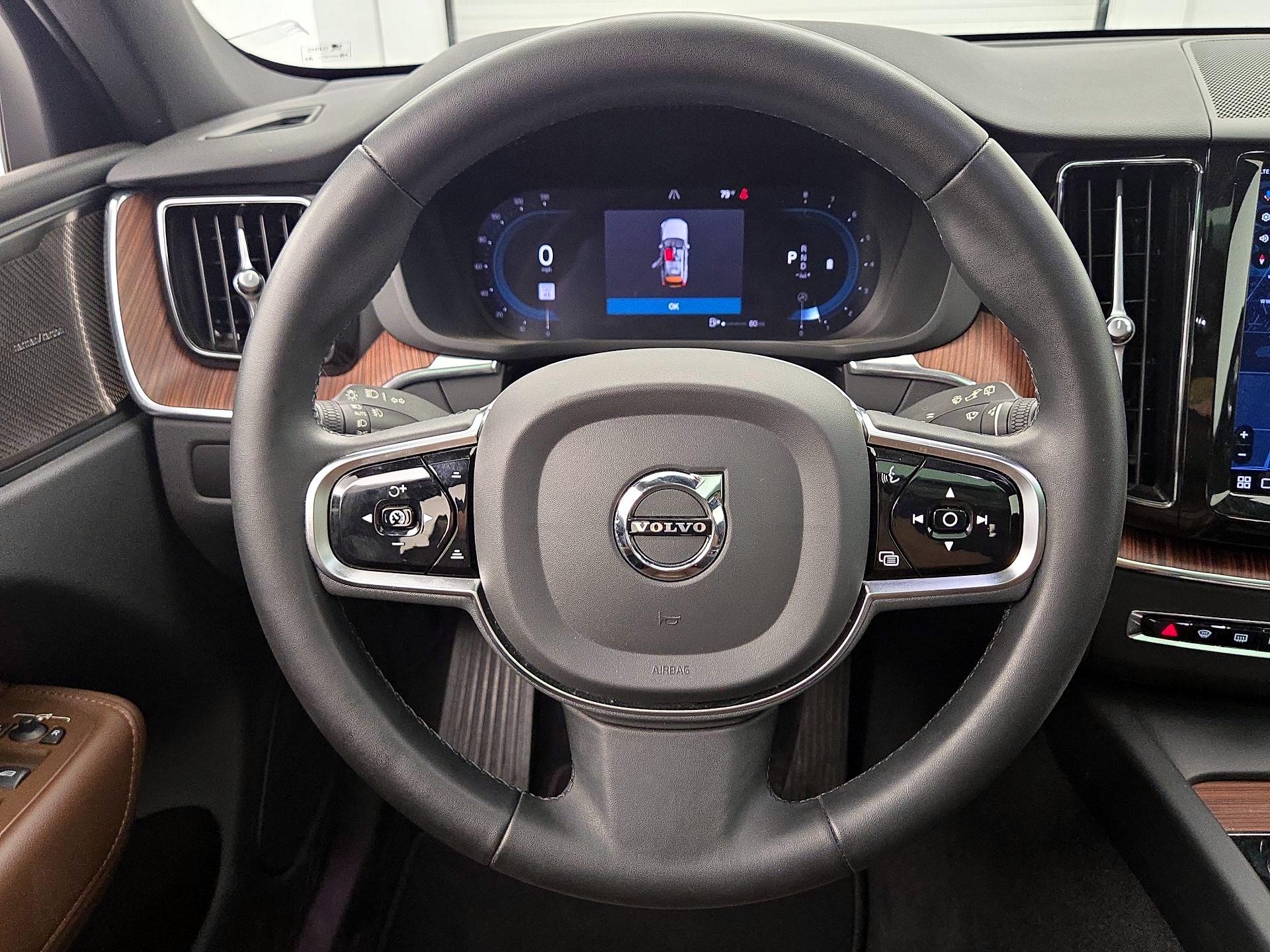 Thumbnail: 2023 Volvo XC60 - 10