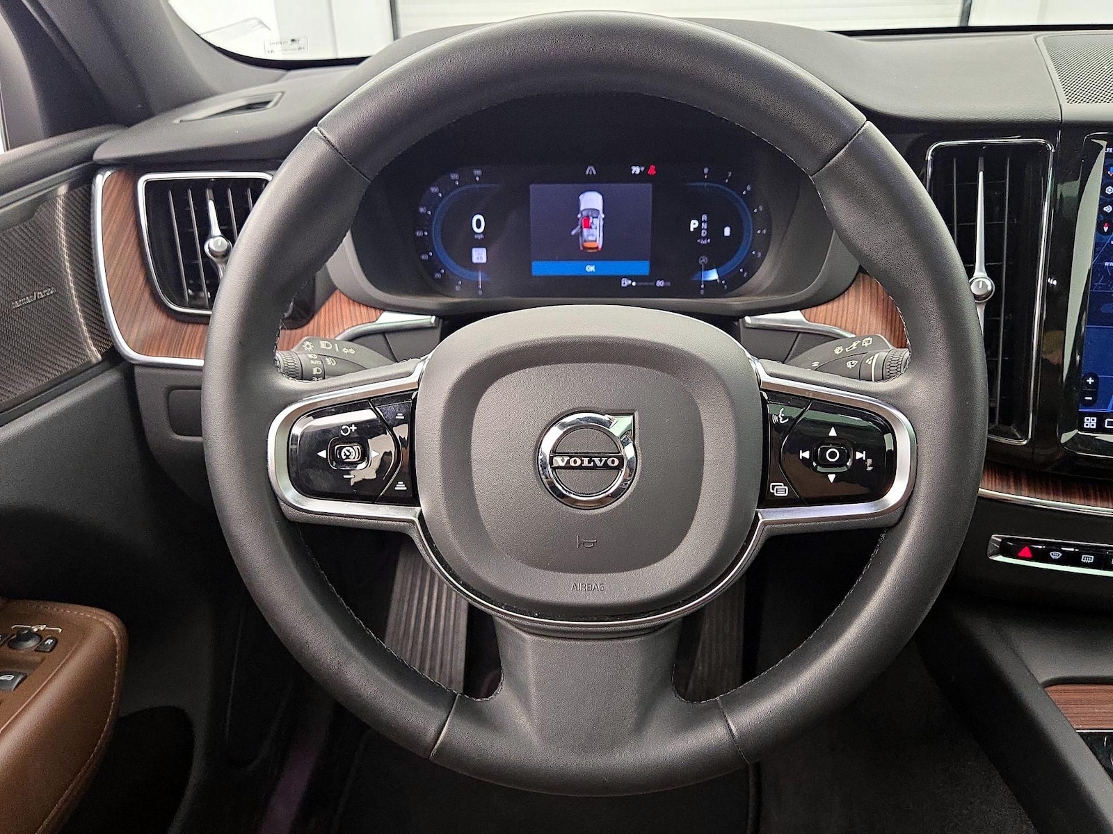 2023 Volvo XC60 Plus - Photo 11