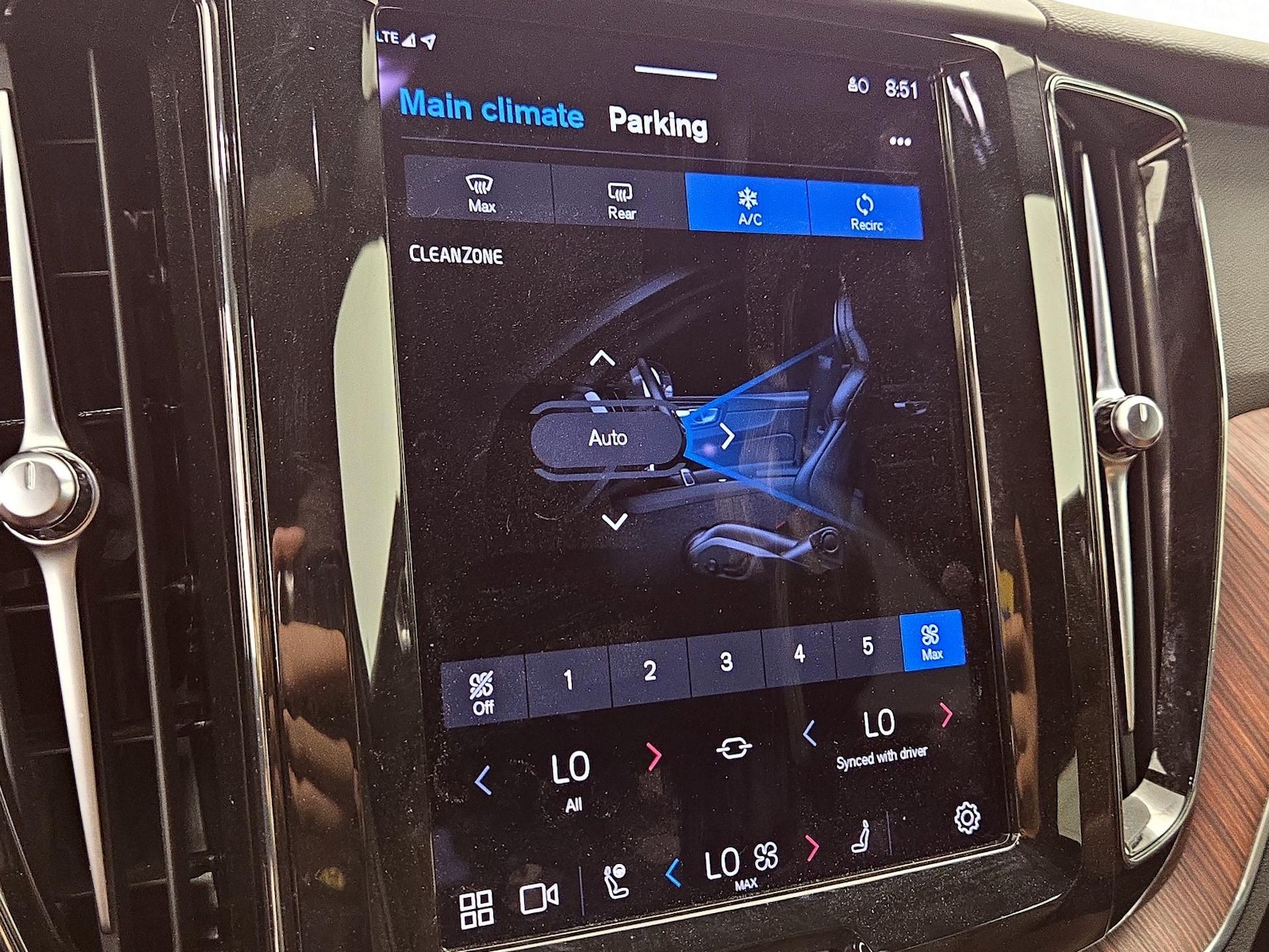 2023 Volvo XC60 Plus - Photo 18