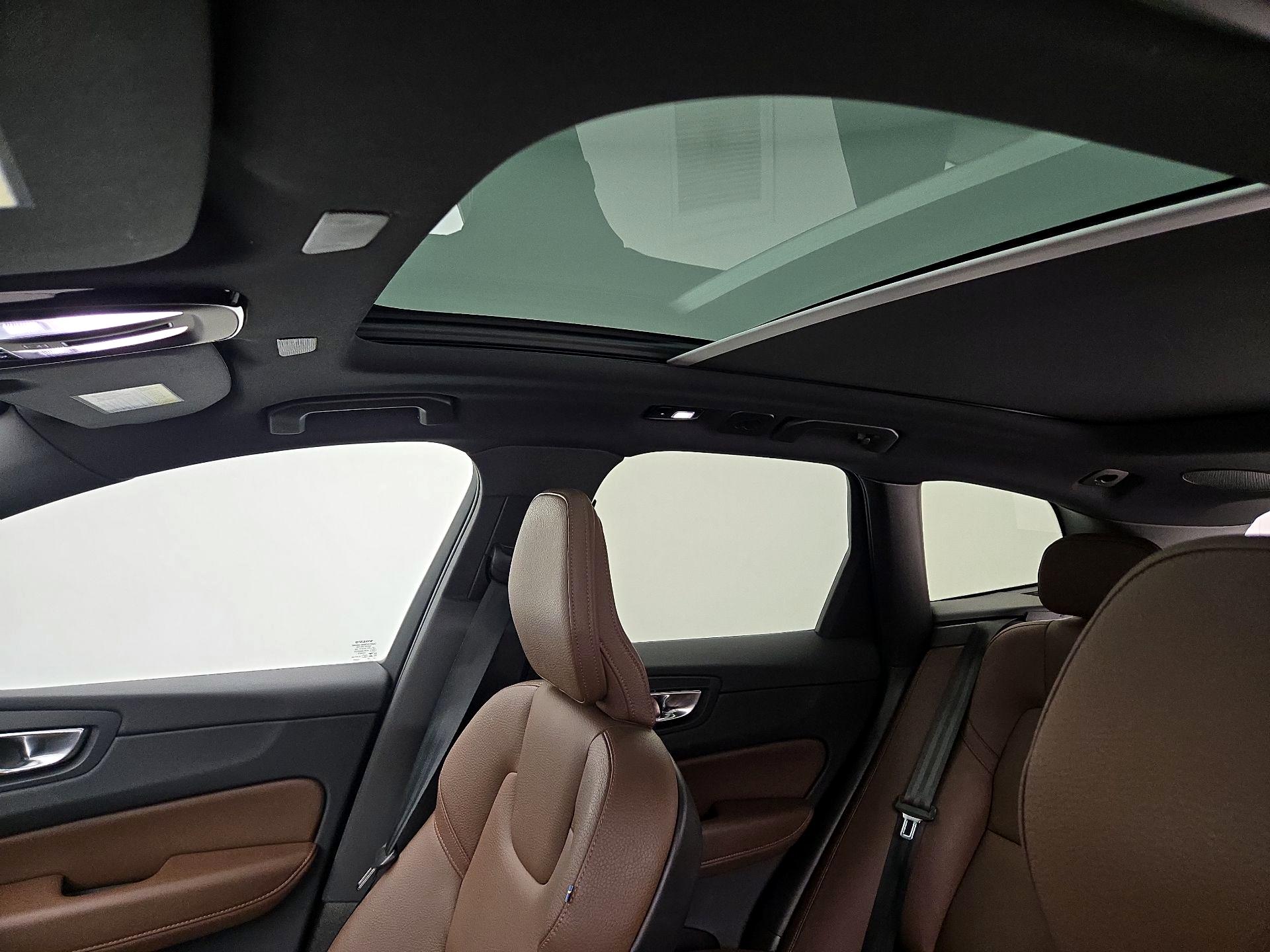 Thumbnail: 2023 Volvo XC60 - 20