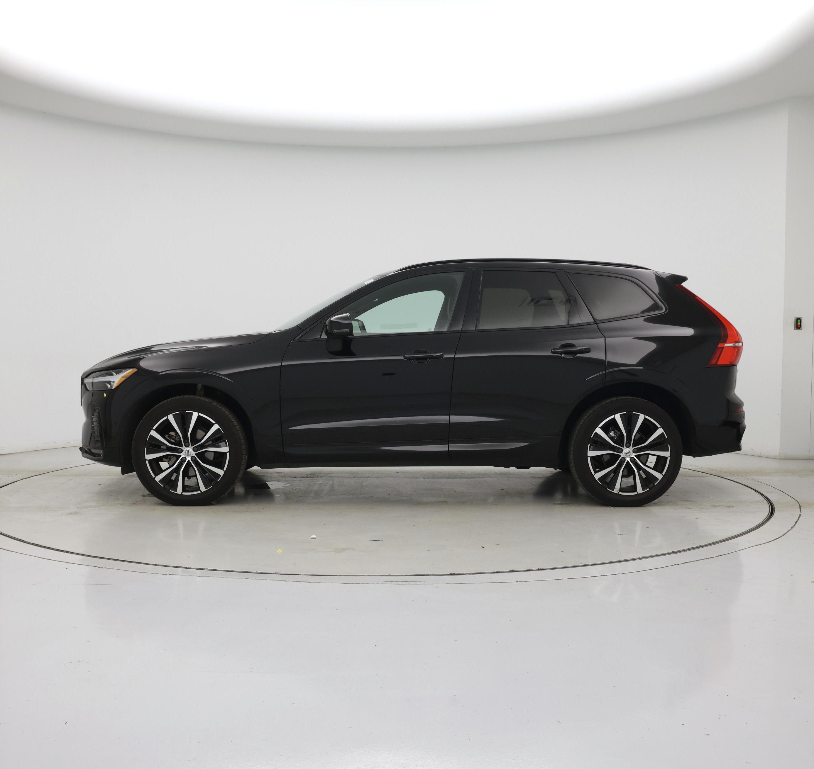Thumbnail: 2023 Volvo XC60 - 3
