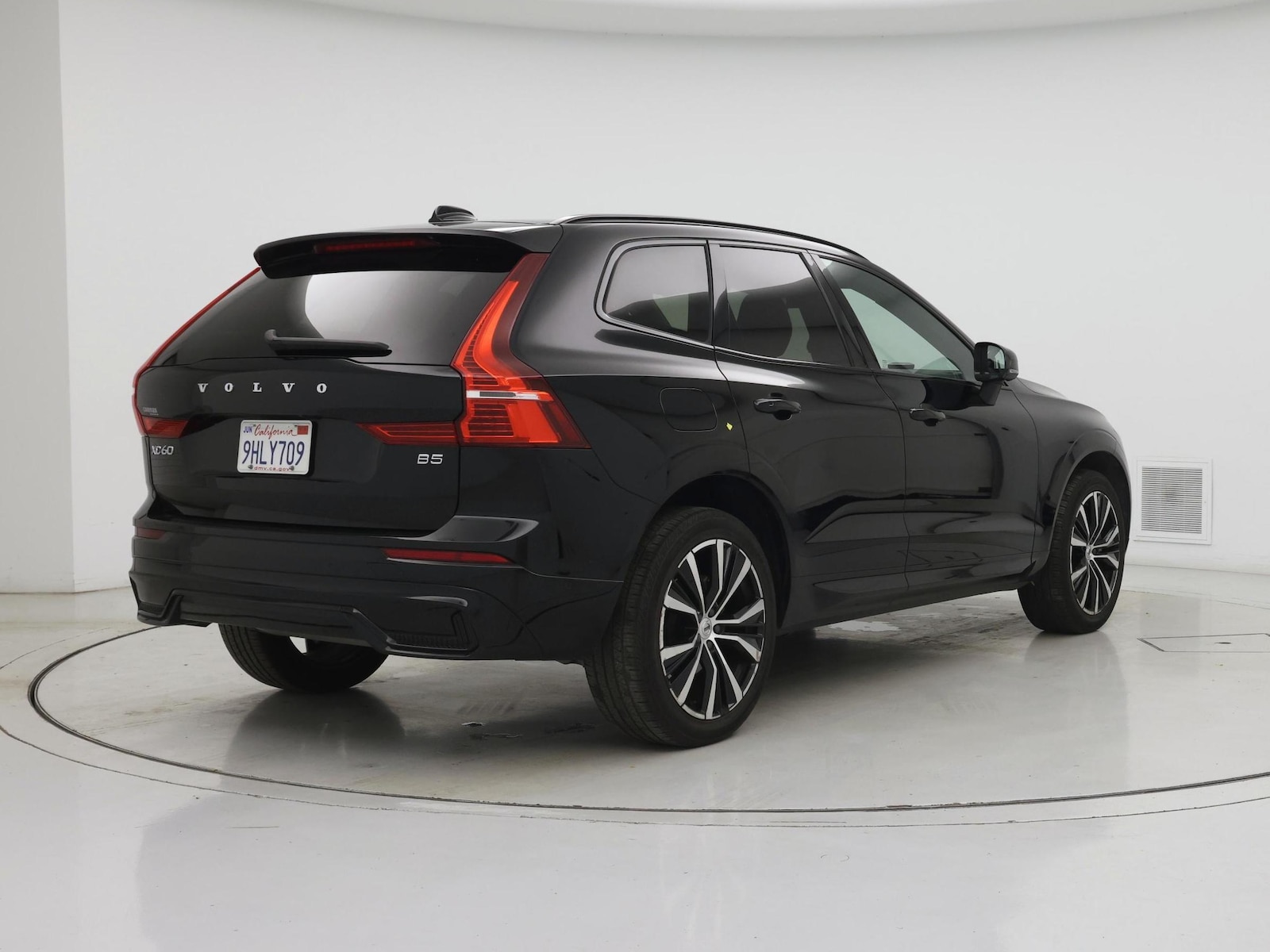 2023 Volvo XC60 Plus - Photo 9