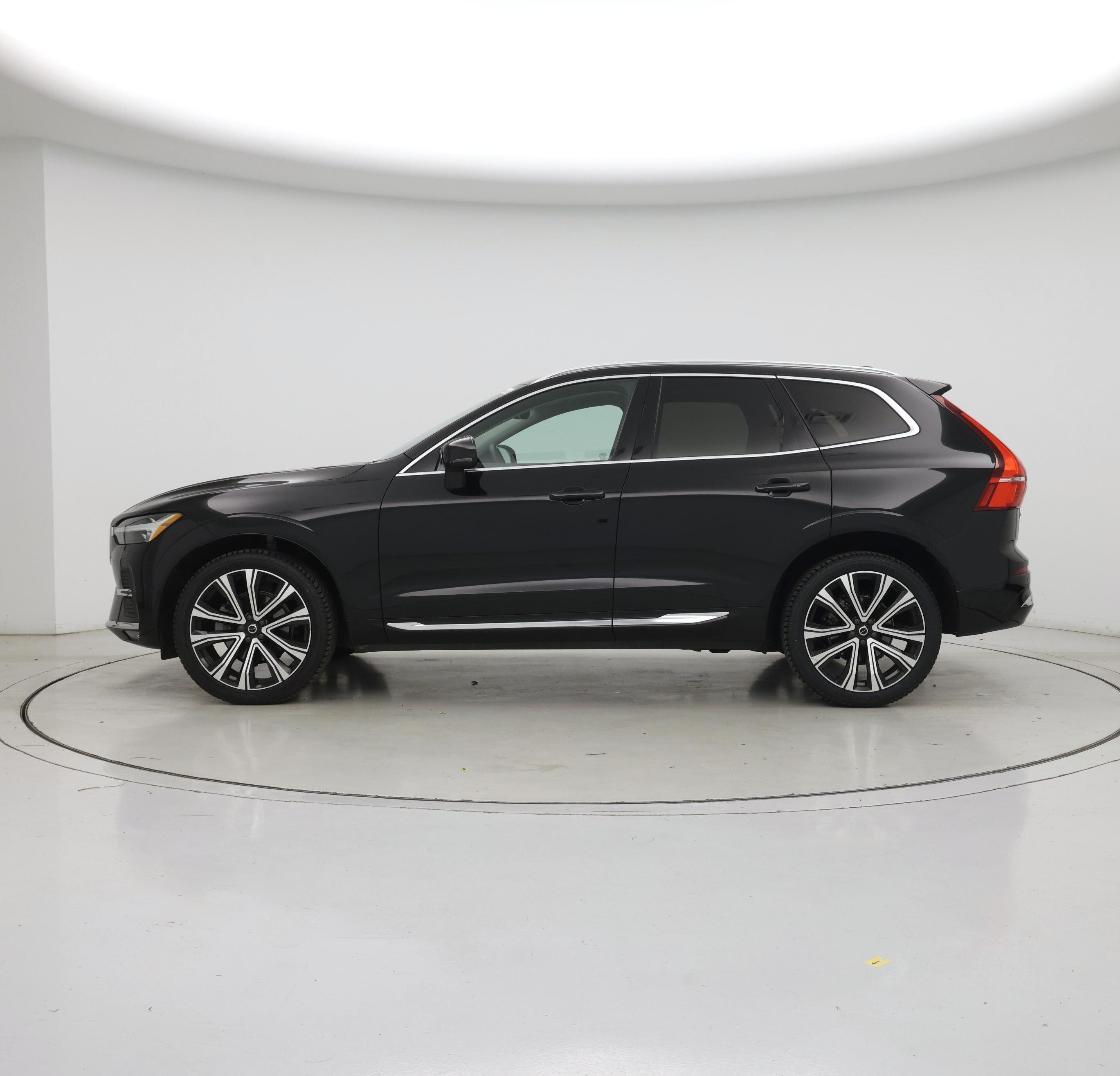 Thumbnail: 2023 Volvo XC60 - 3