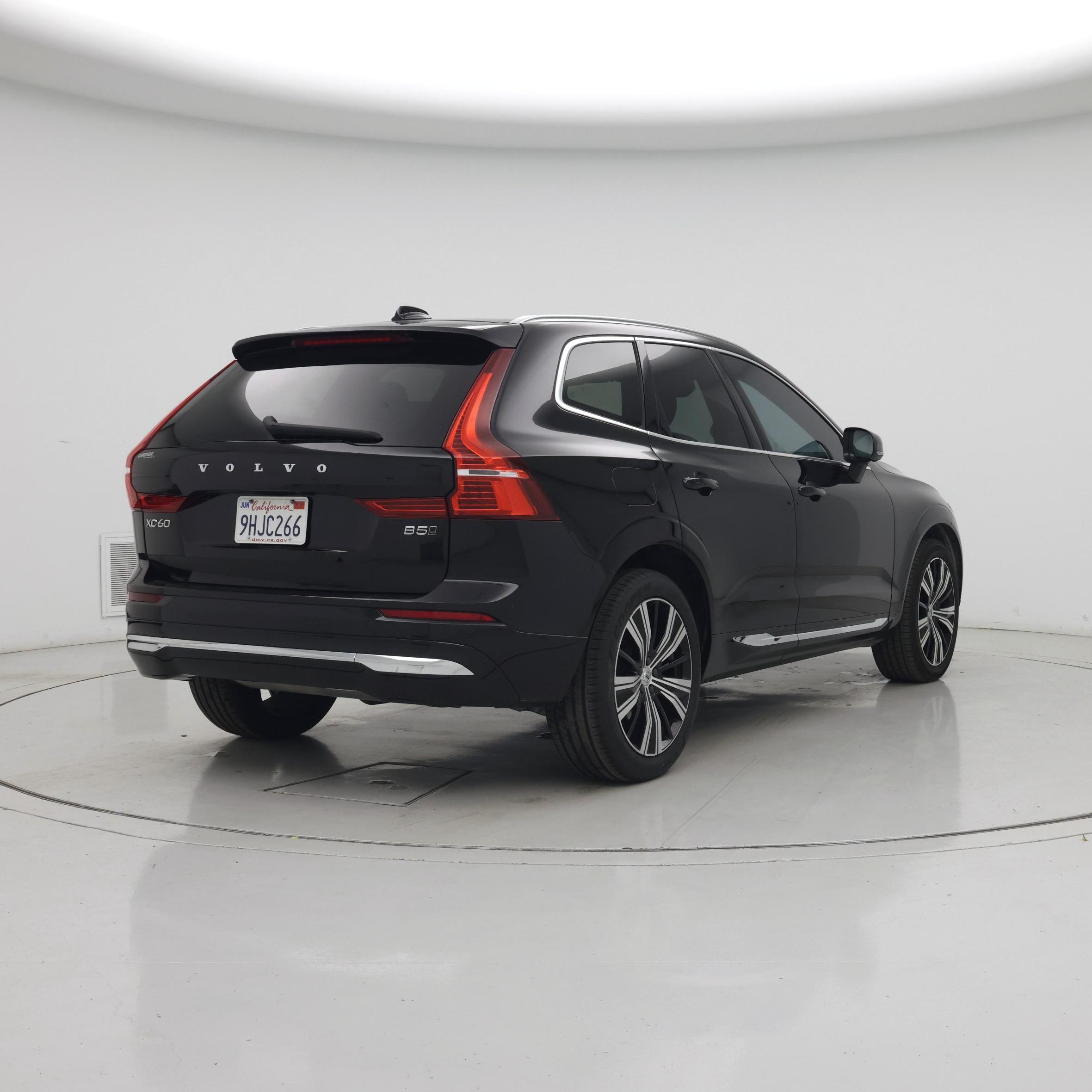 Thumbnail: 2023 Volvo XC60 - 8