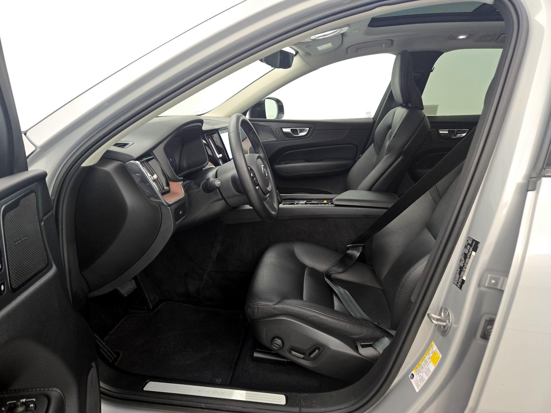 Thumbnail: 2023 Volvo XC60 - 11