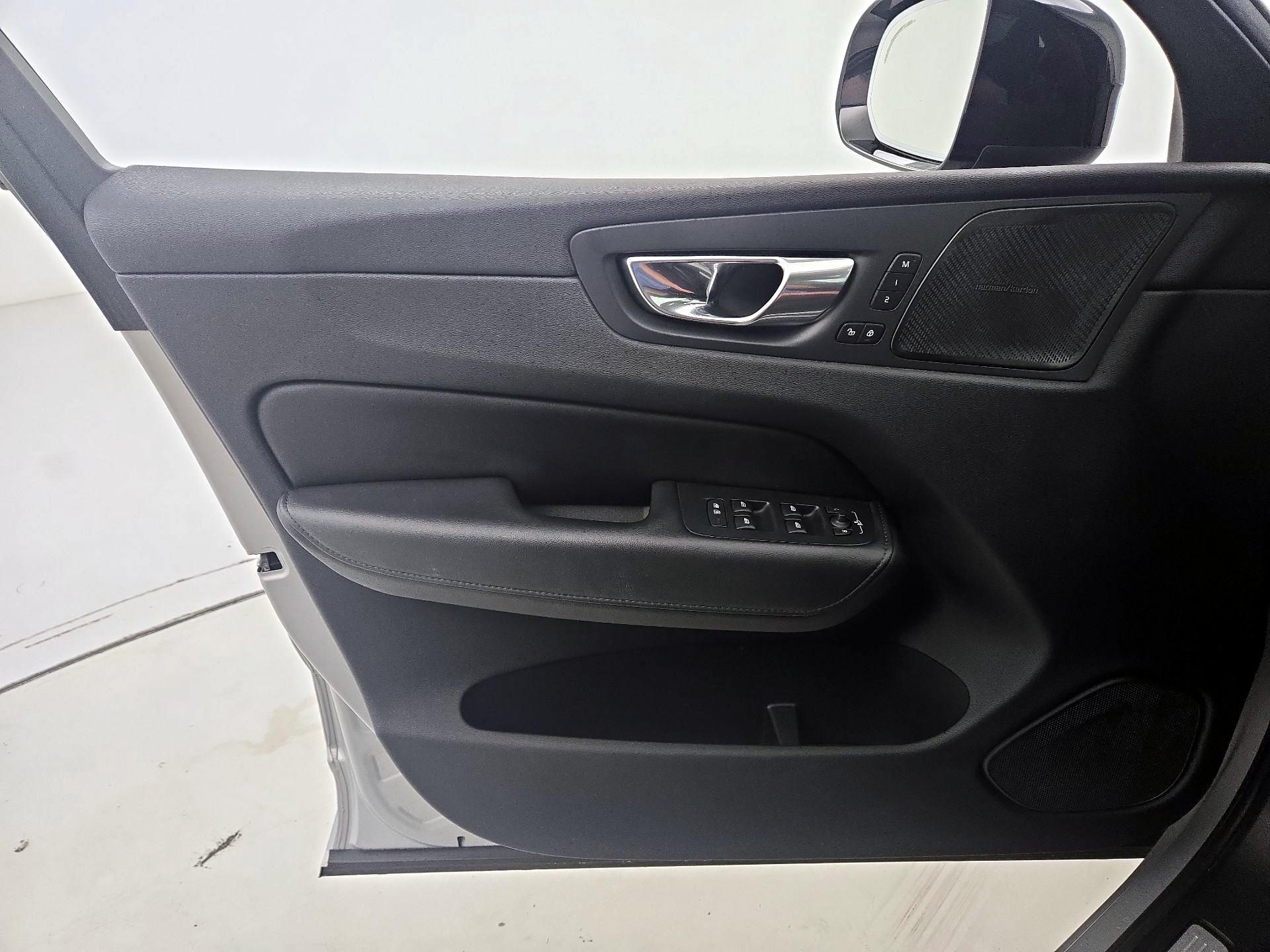 Thumbnail: 2023 Volvo XC60 - 12