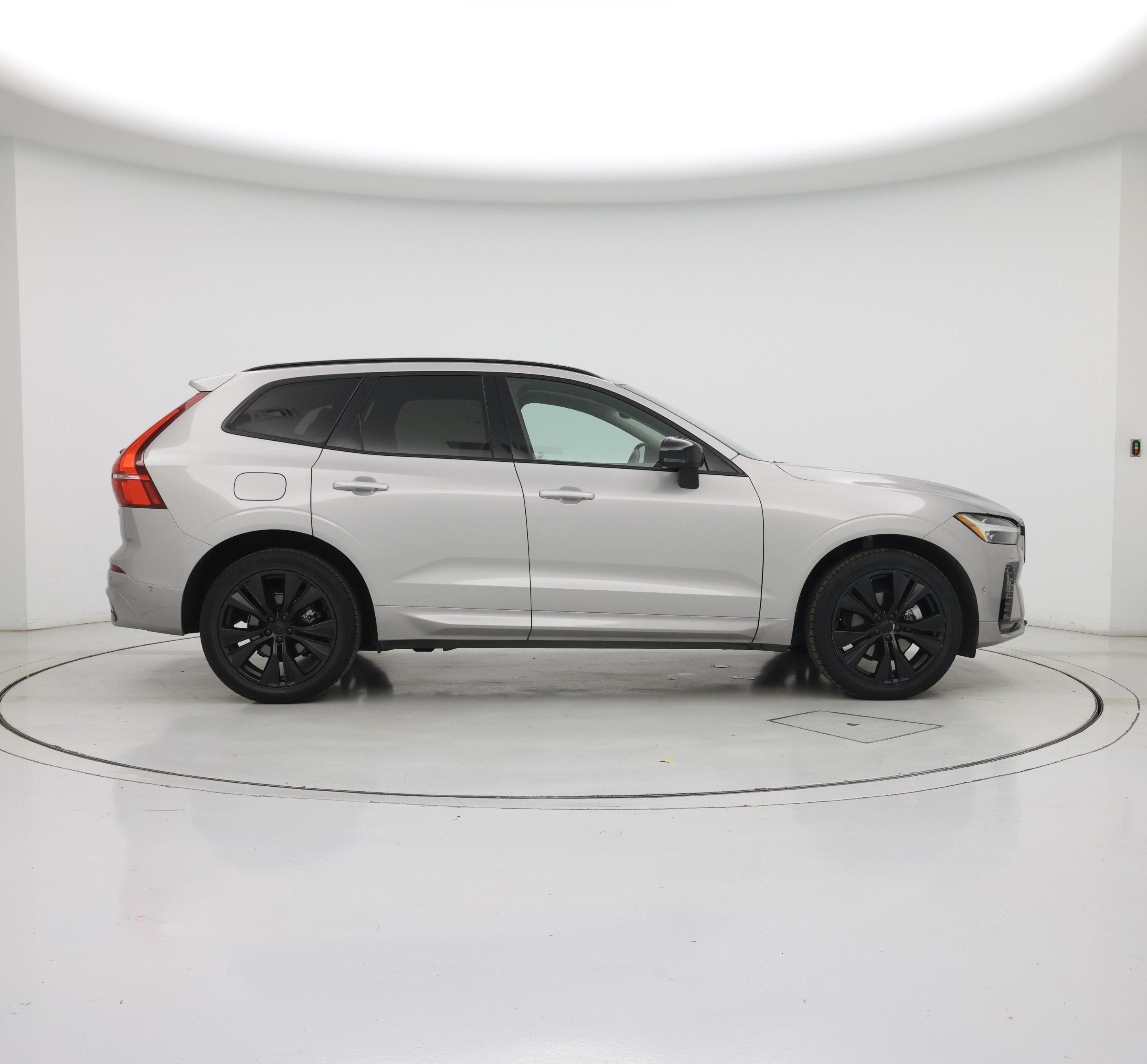 Thumbnail: 2023 Volvo XC60 - 7
