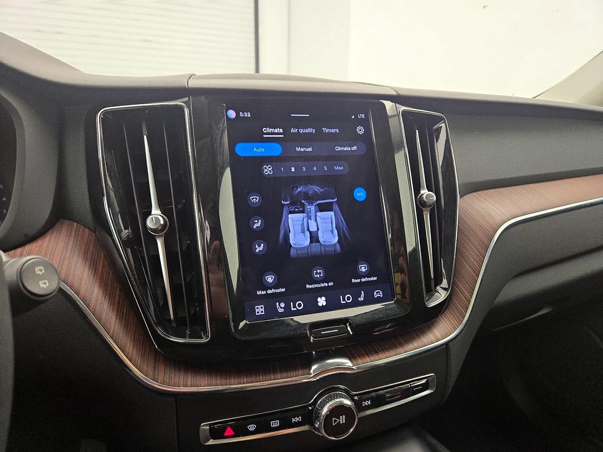 Thumbnail: 2023 Volvo XC60 - 17