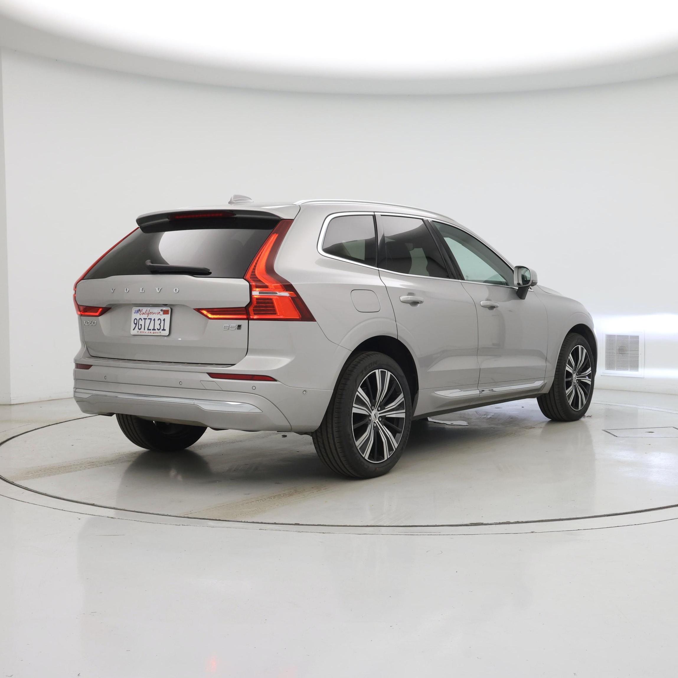 Thumbnail: 2023 Volvo XC60 - 8