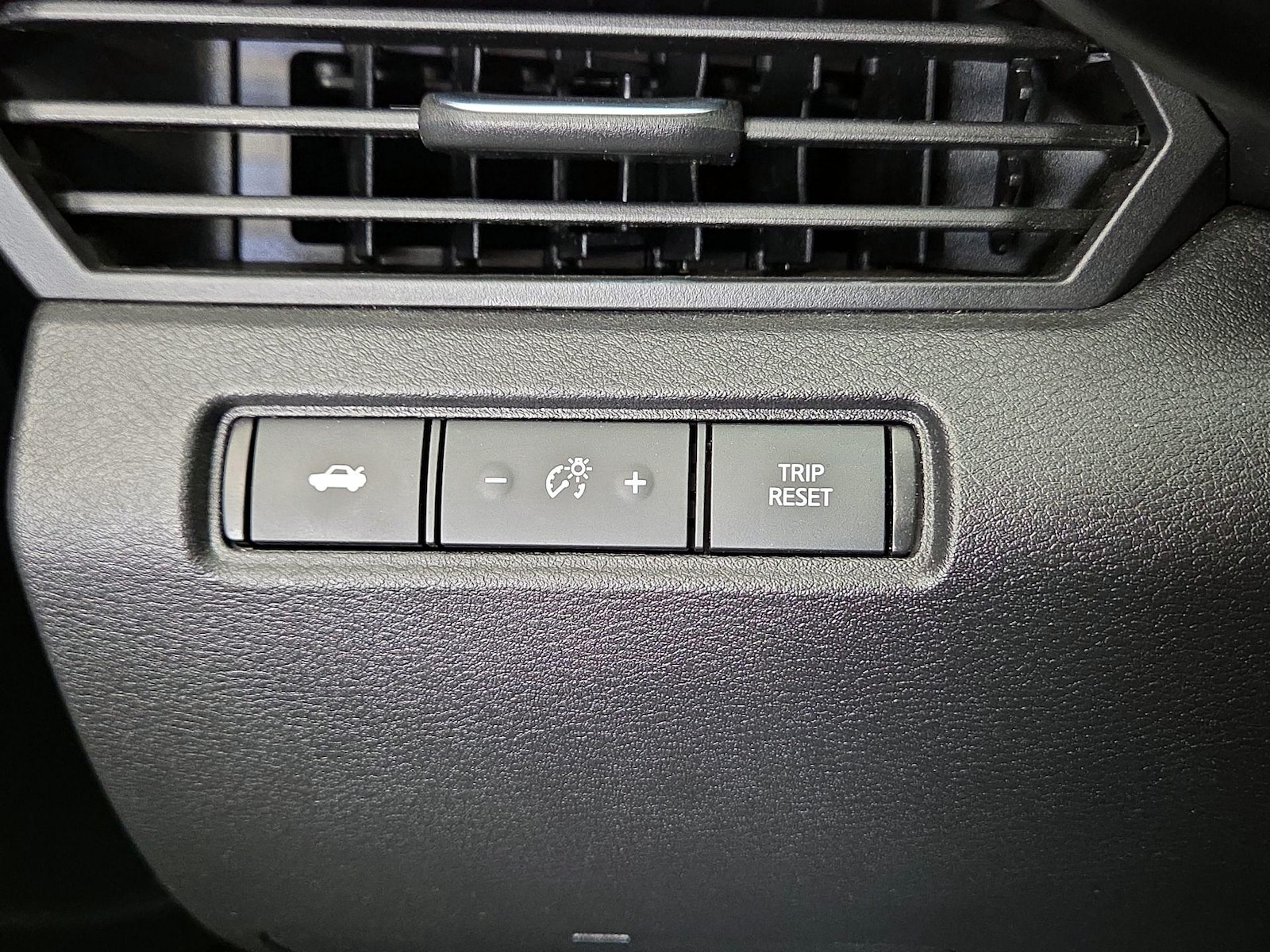 2024 Nissan Altima SV - Photo 14