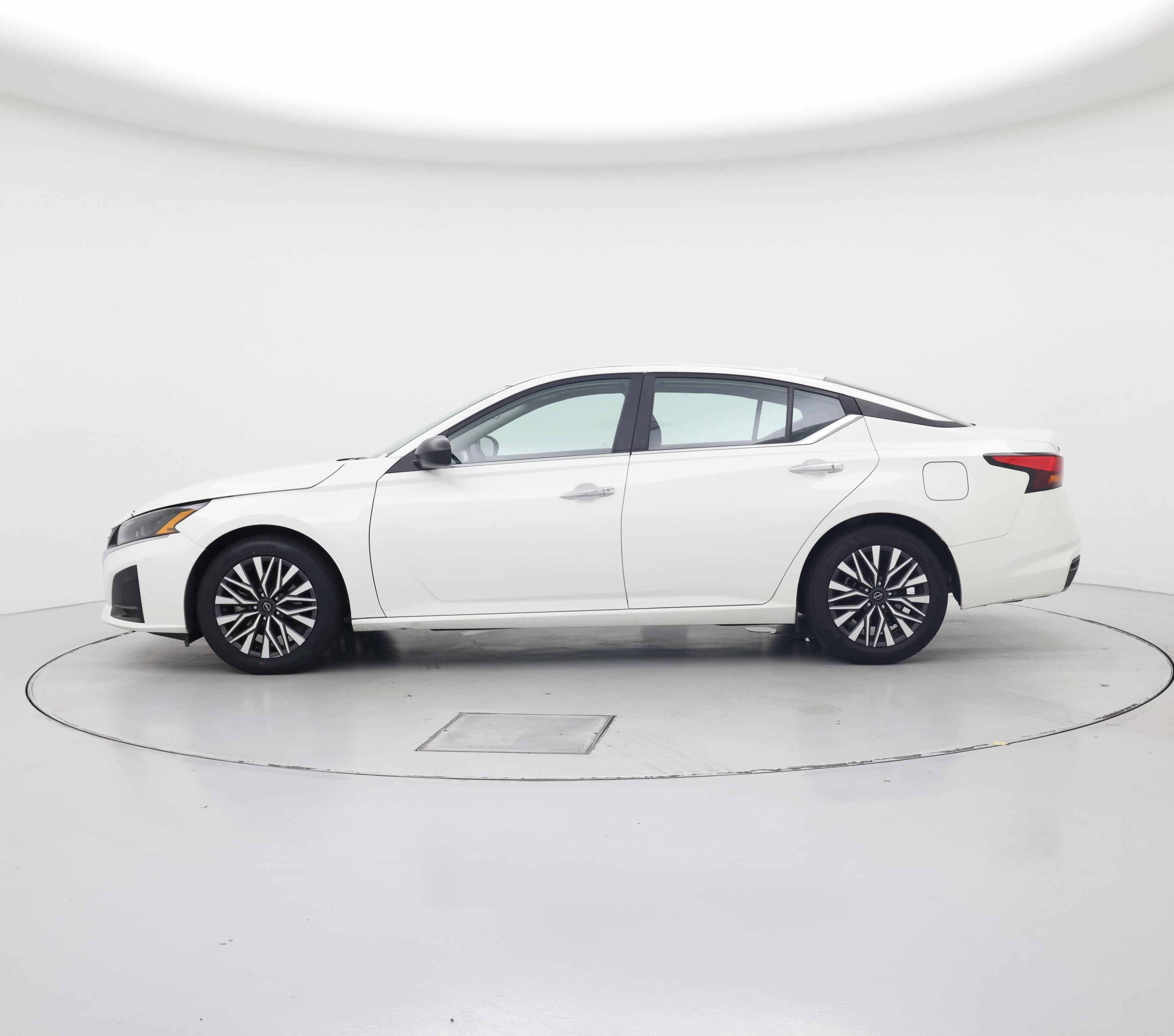 Thumbnail: 2024 Nissan Altima - 3