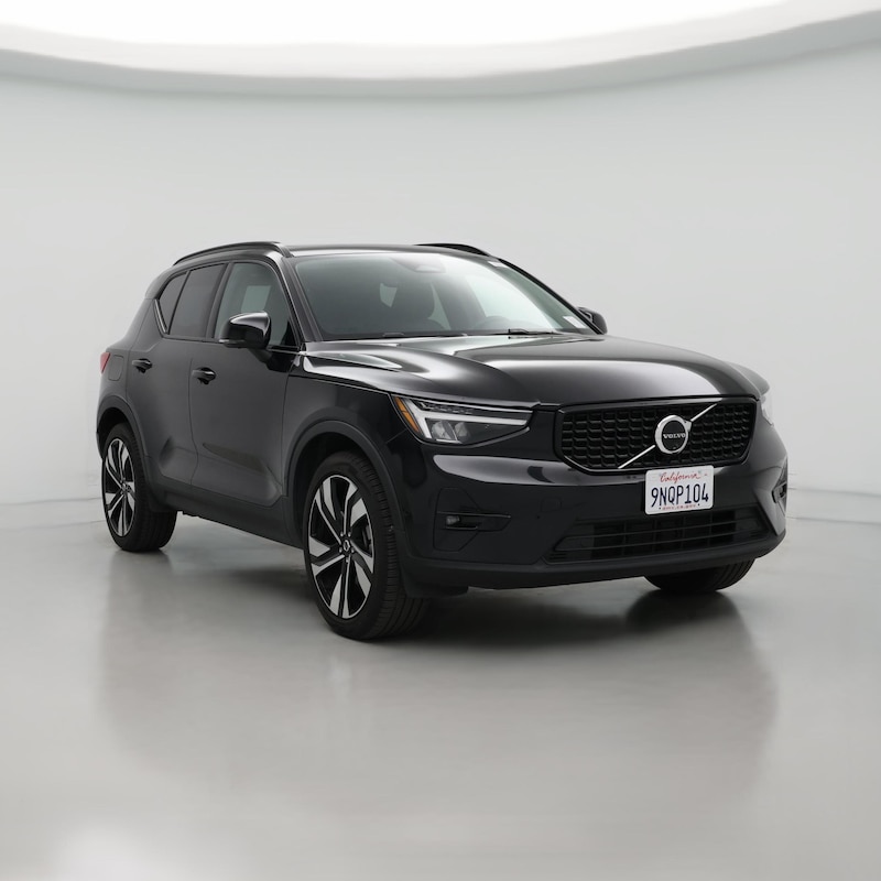 2025 Volvo XC40 B5 Plus Dark Theme