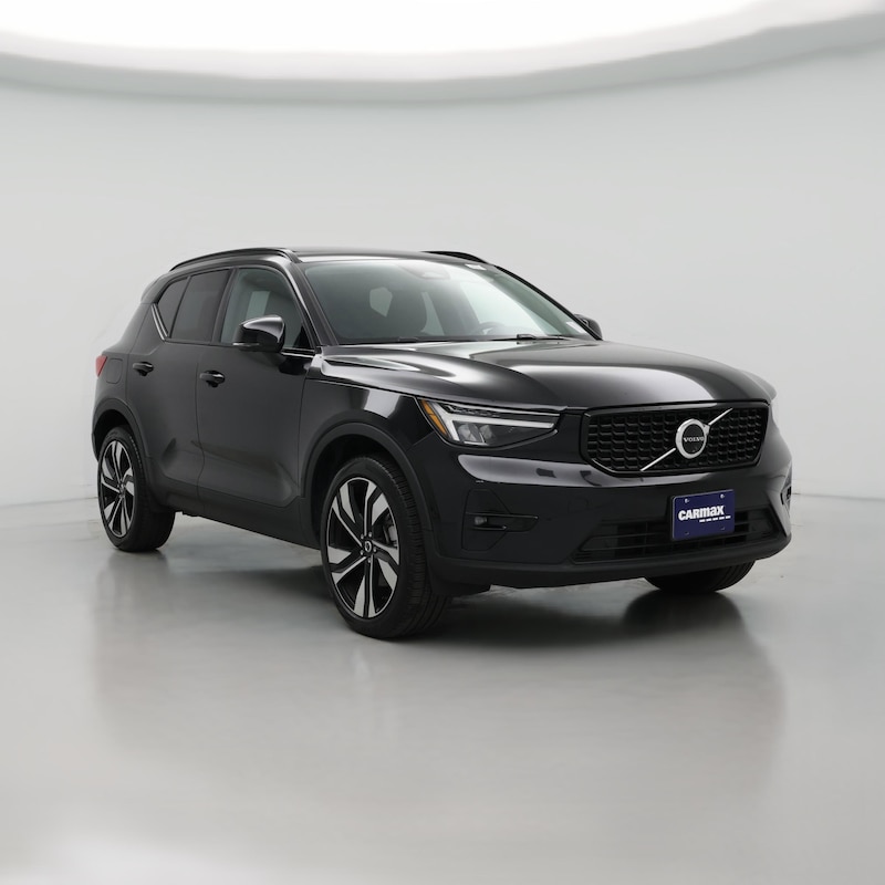2025 Volvo XC40 B5 Plus Dark Theme