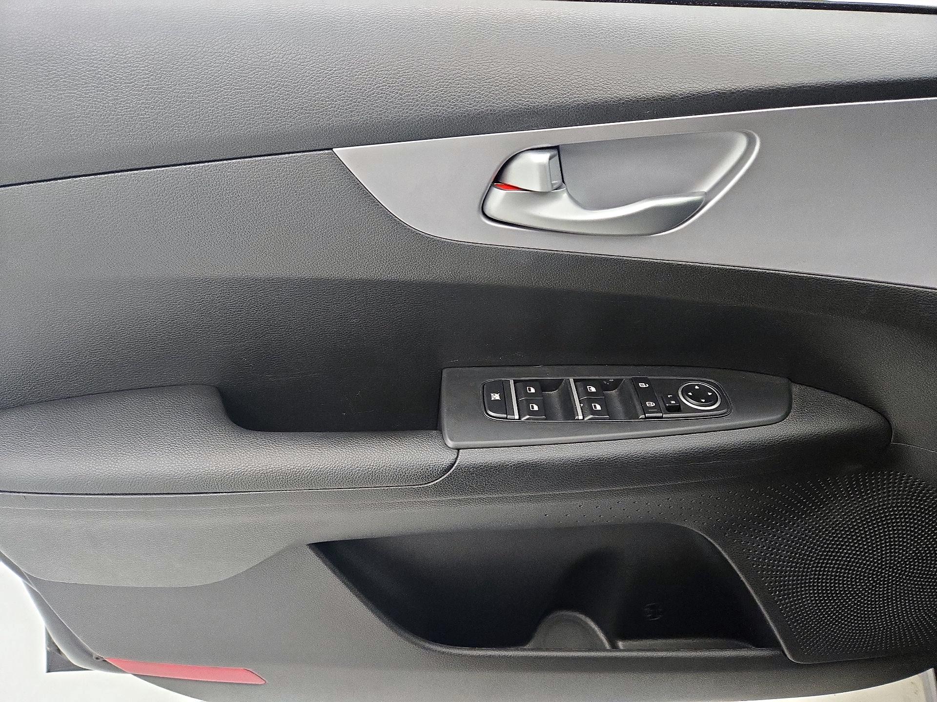 Thumbnail: 2023 Kia Forte - 12