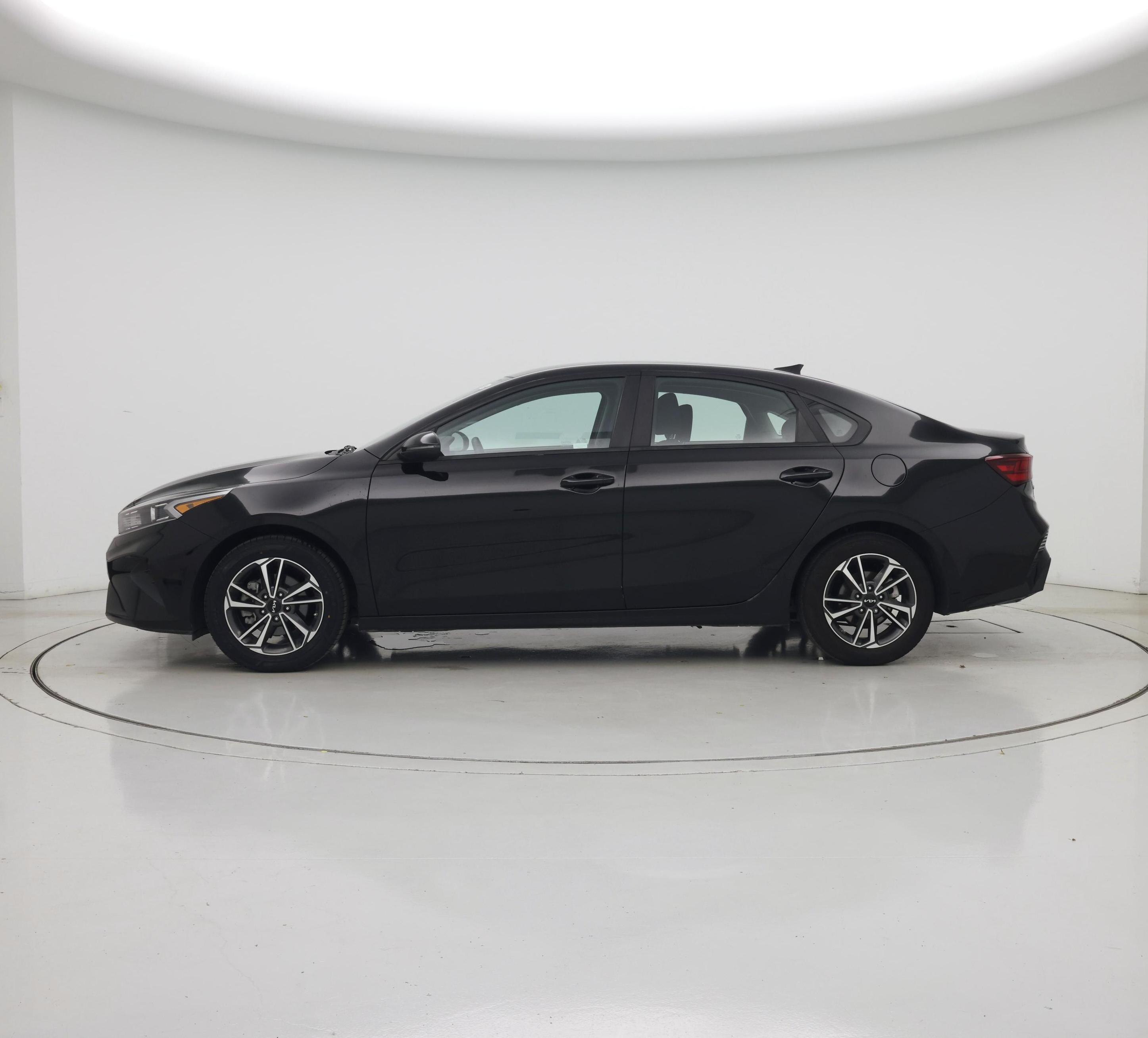 Thumbnail: 2023 Kia Forte - 3