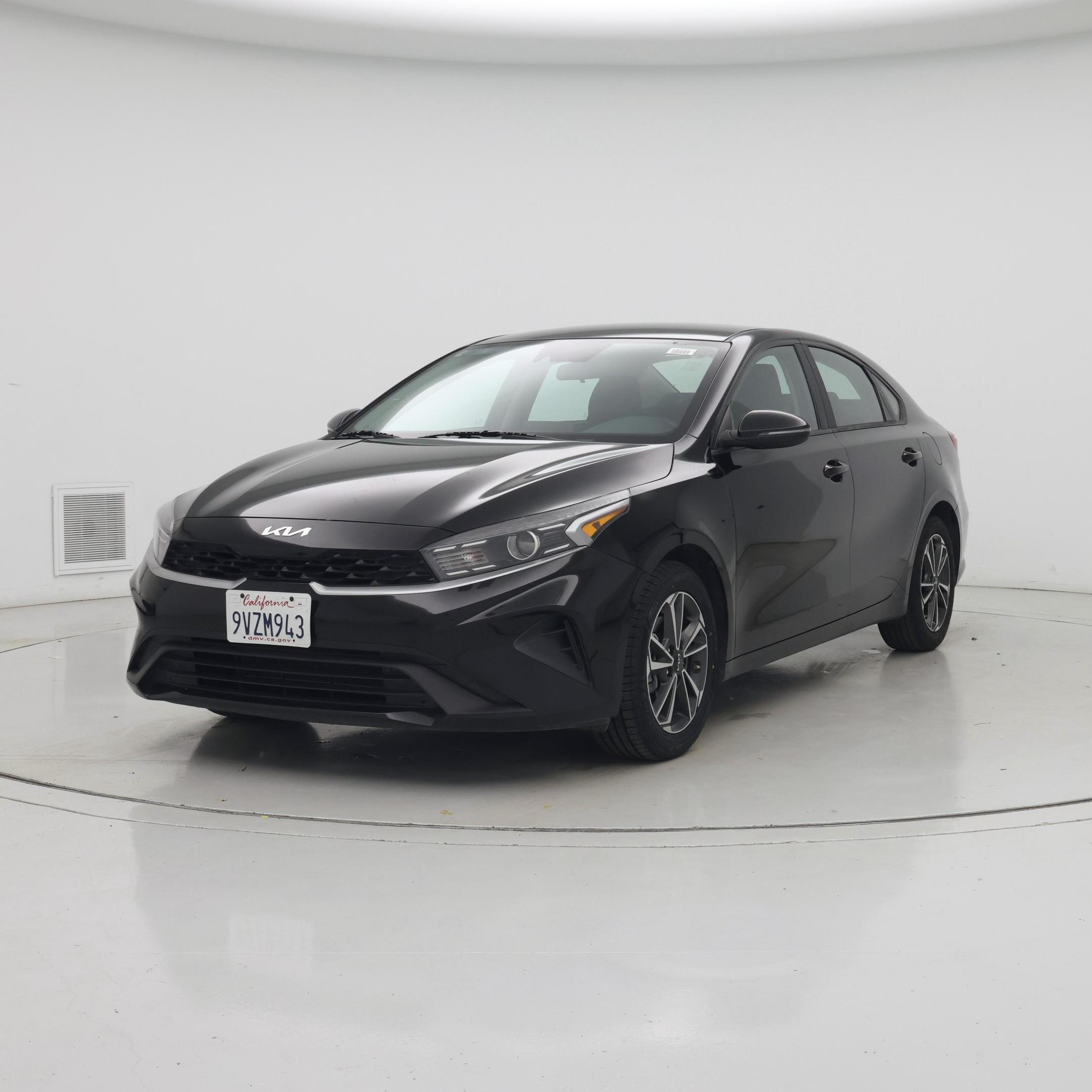 Thumbnail: 2023 Kia Forte - 4