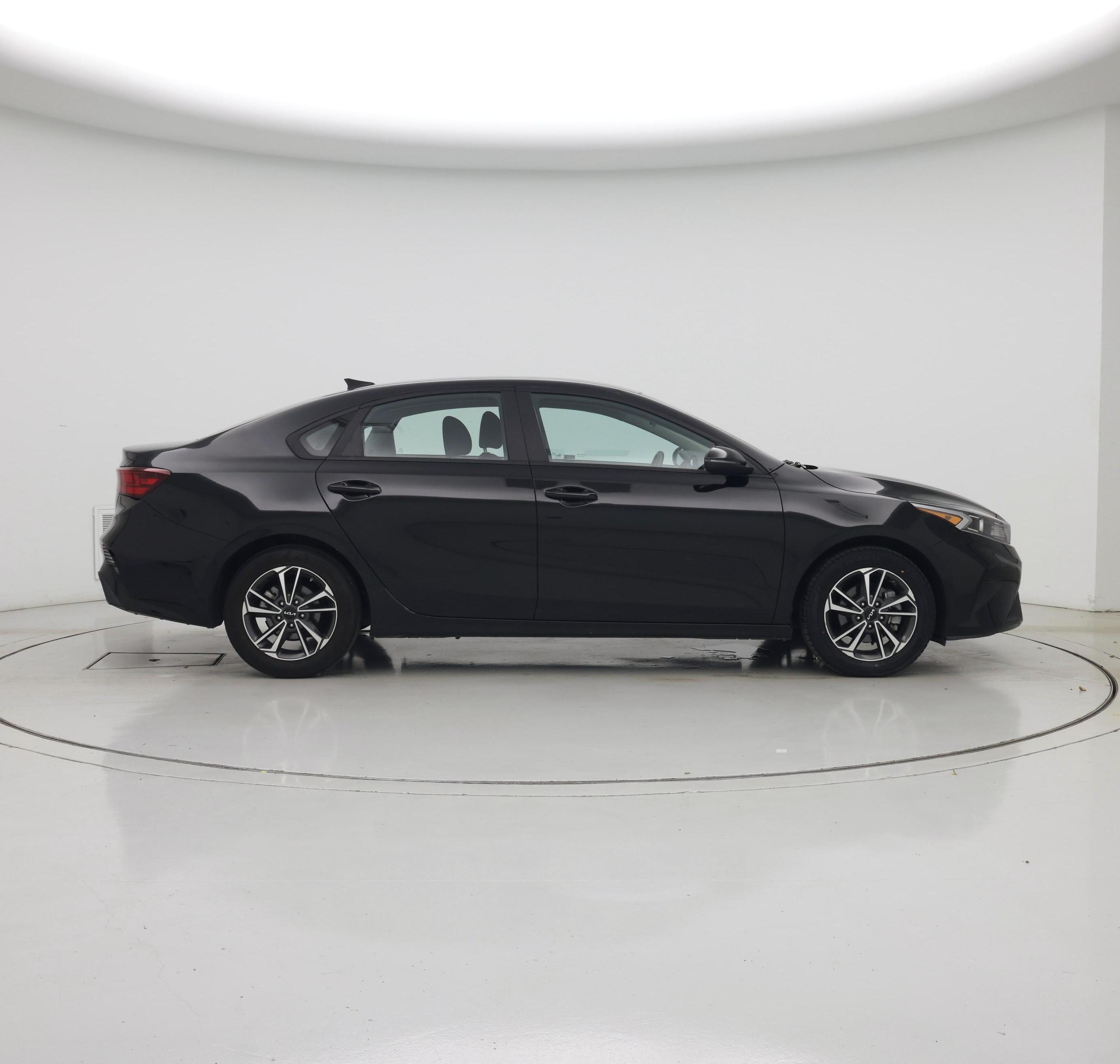 Thumbnail: 2023 Kia Forte - 7