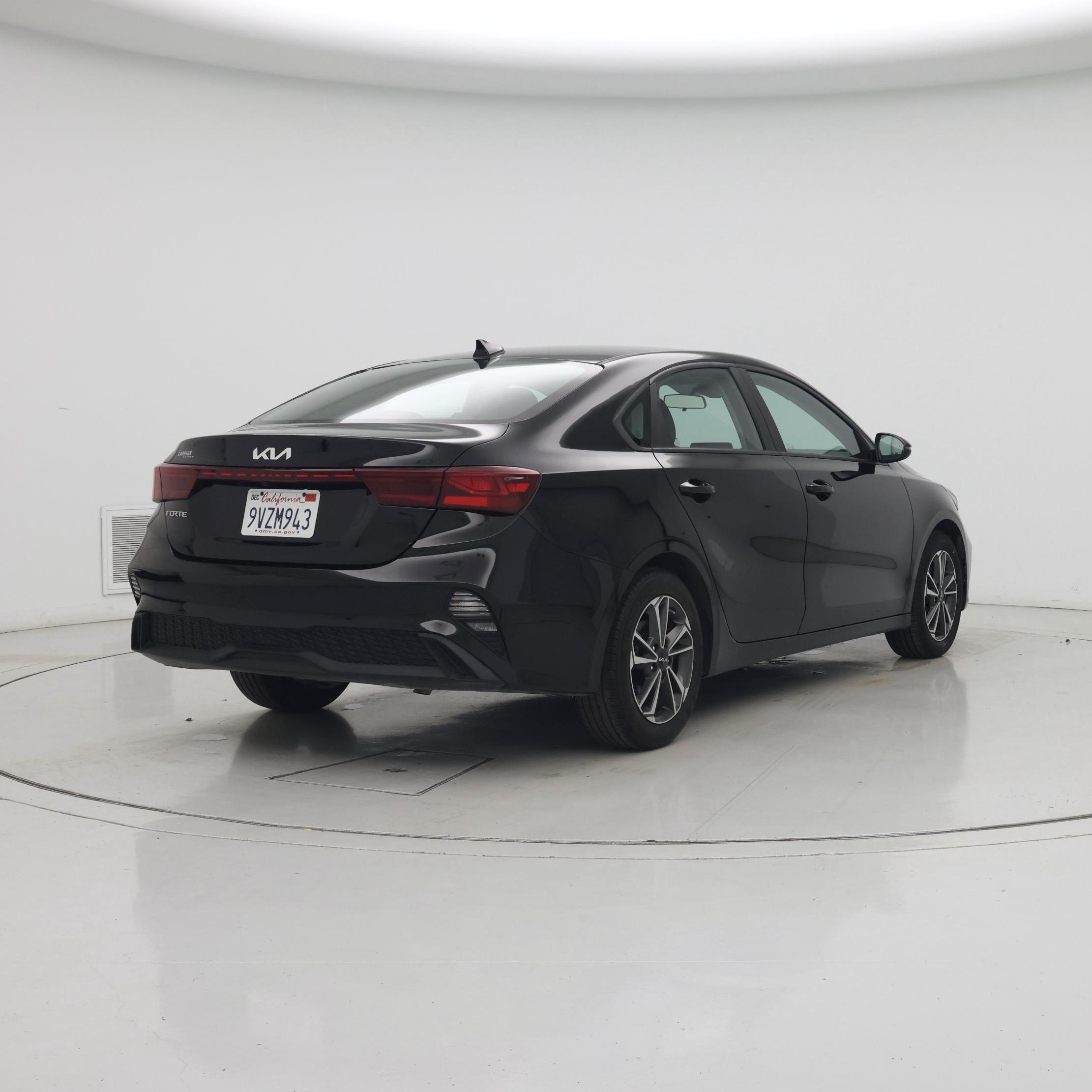 Thumbnail: 2023 Kia Forte - 8