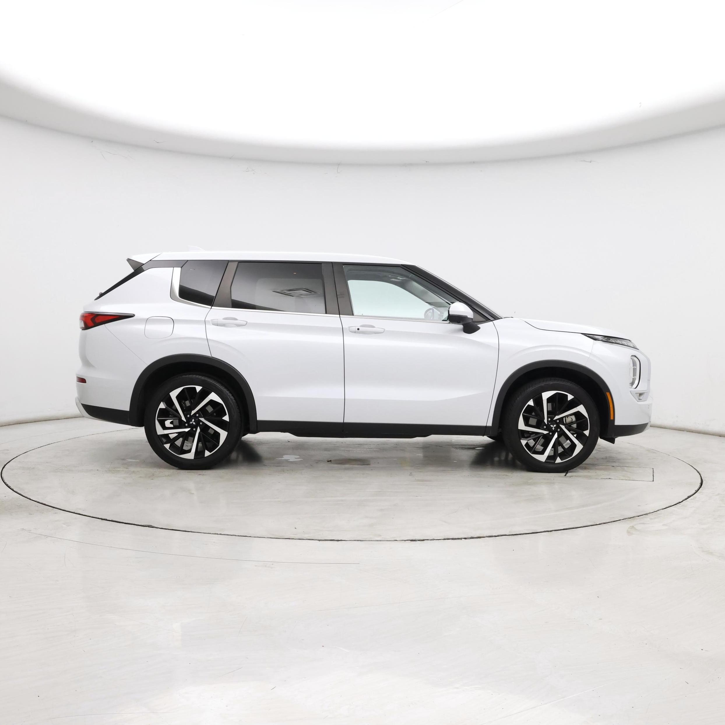 Thumbnail: 2024 Mitsubishi Outlander - 7
