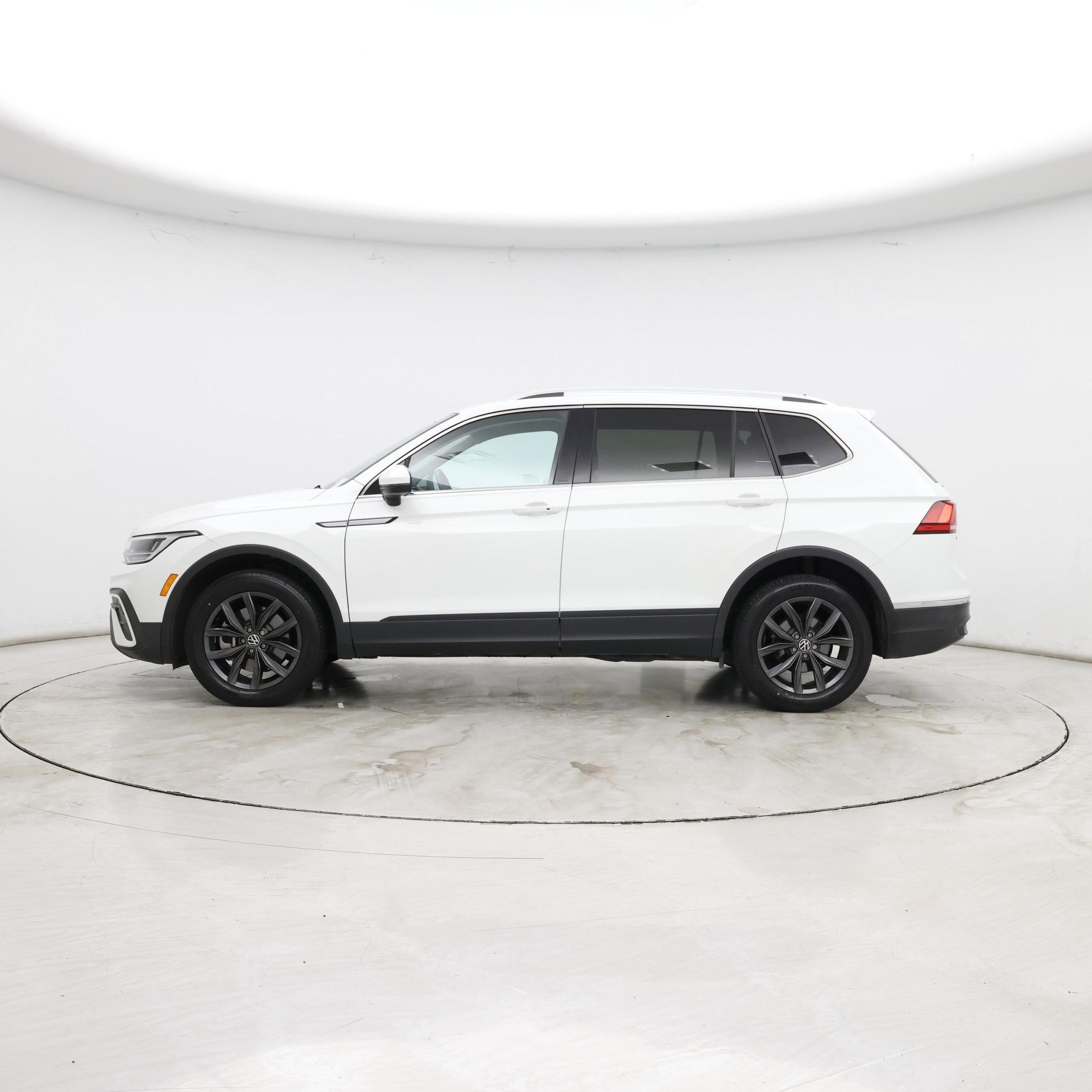 Thumbnail: 2024 Volkswagen Tiguan - 3