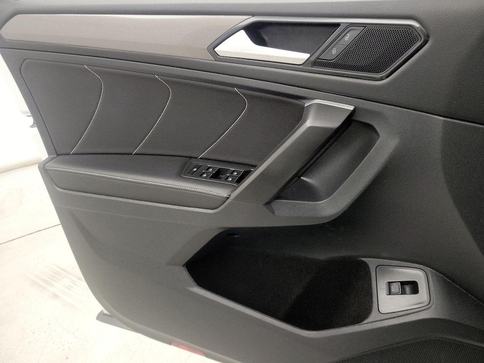 2024 Volkswagen Tiguan SE - Photo 13