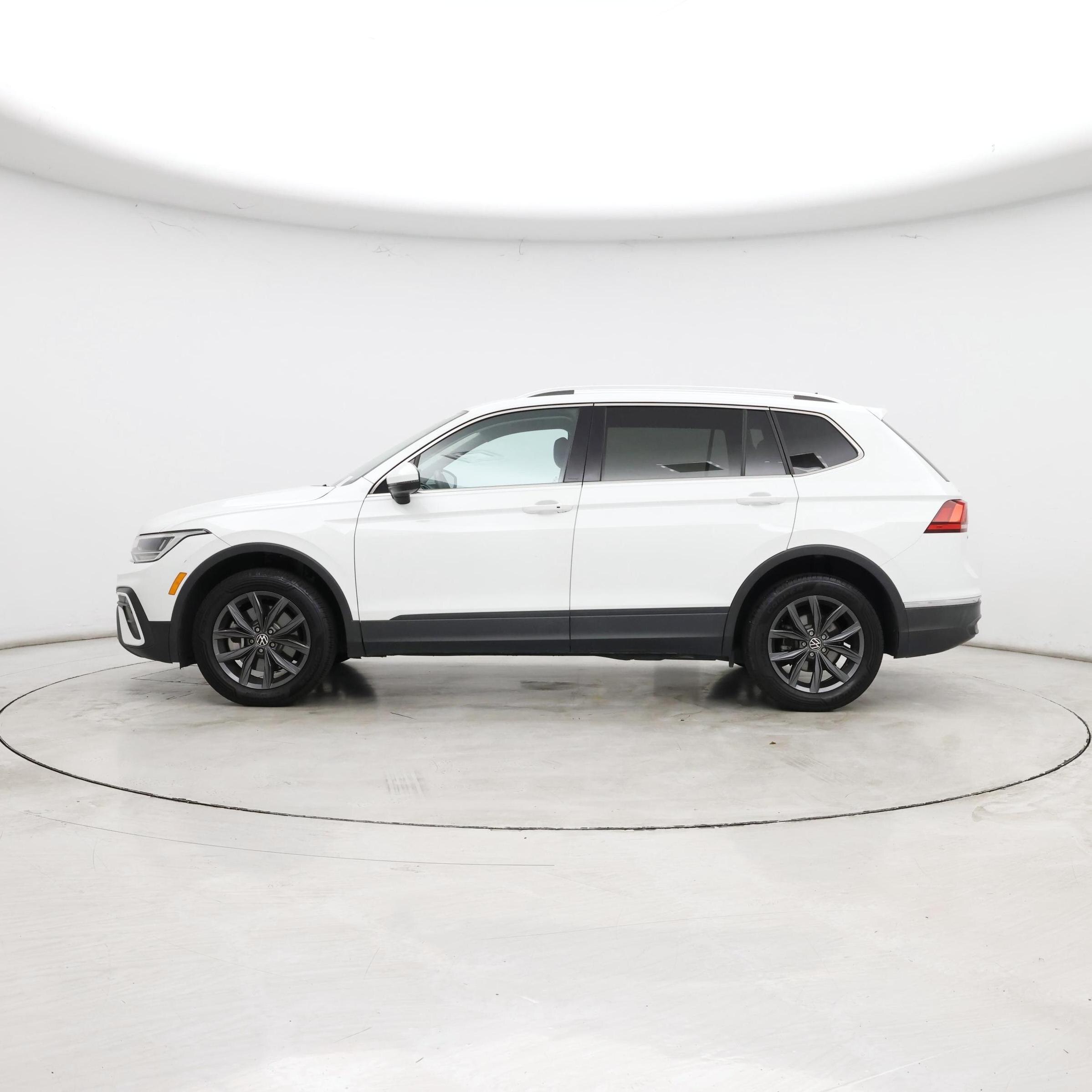 Thumbnail: 2024 Volkswagen Tiguan - 3