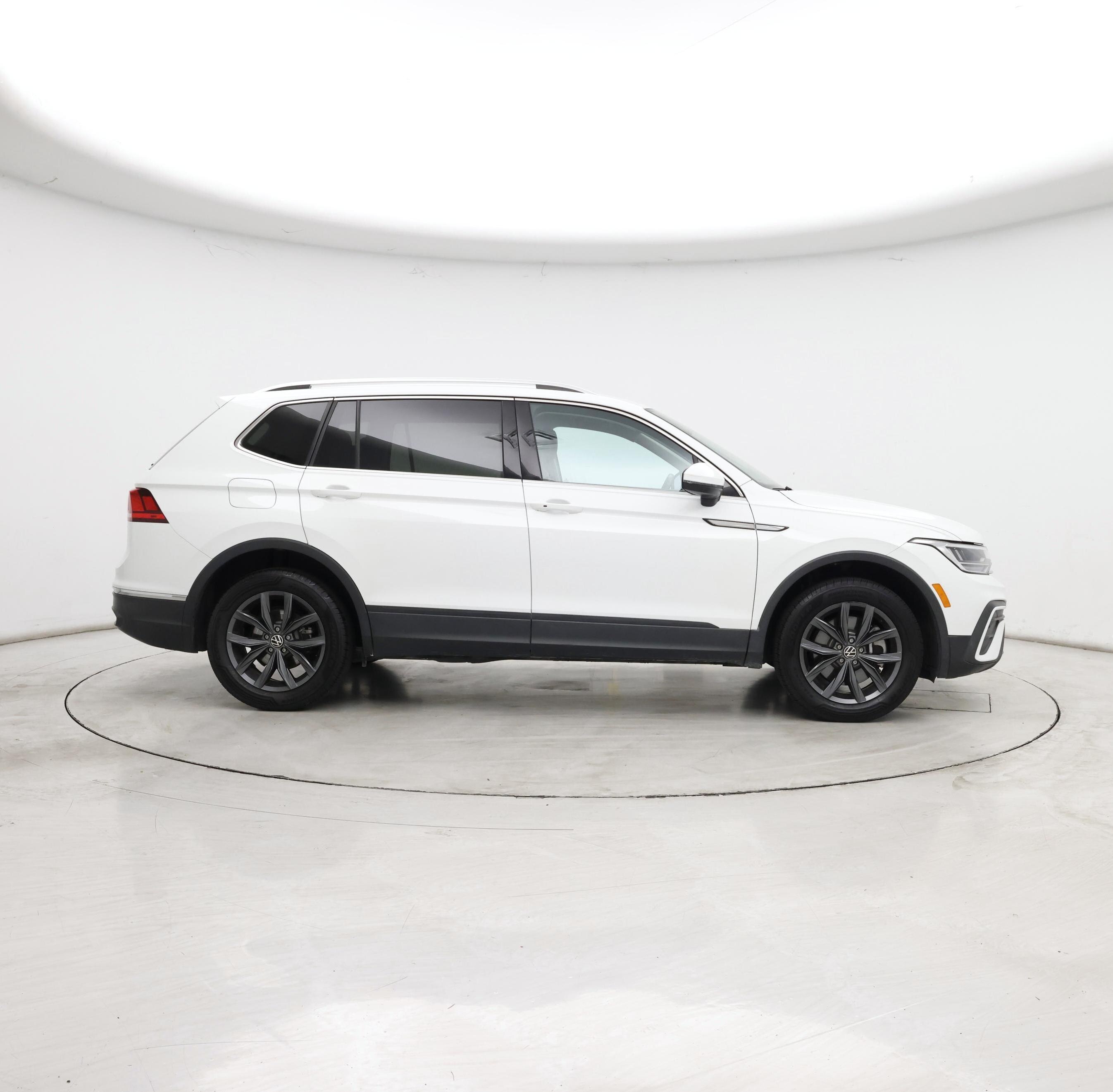 Thumbnail: 2024 Volkswagen Tiguan - 7