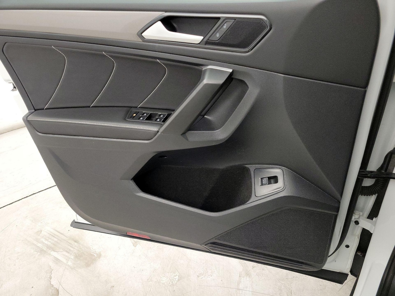 2024 Volkswagen Tiguan SE - Photo 13