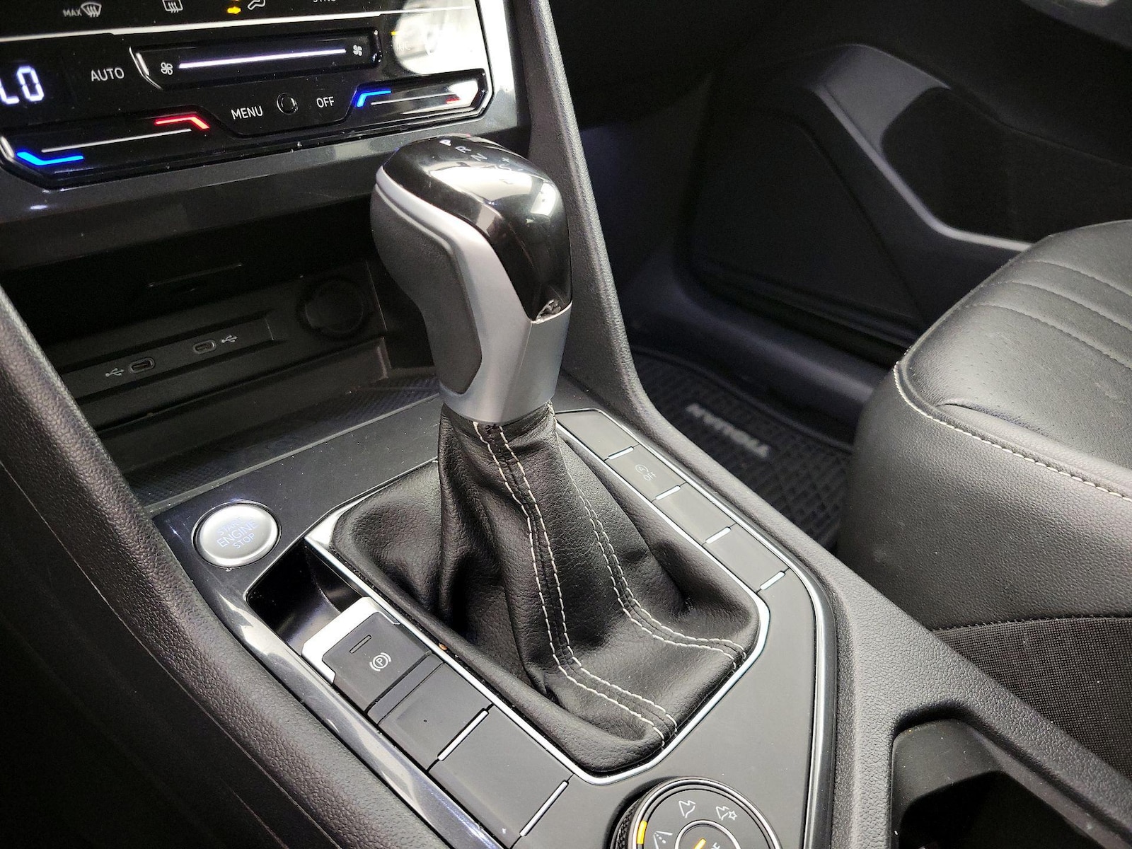 2024 Volkswagen Tiguan SE - Photo 18