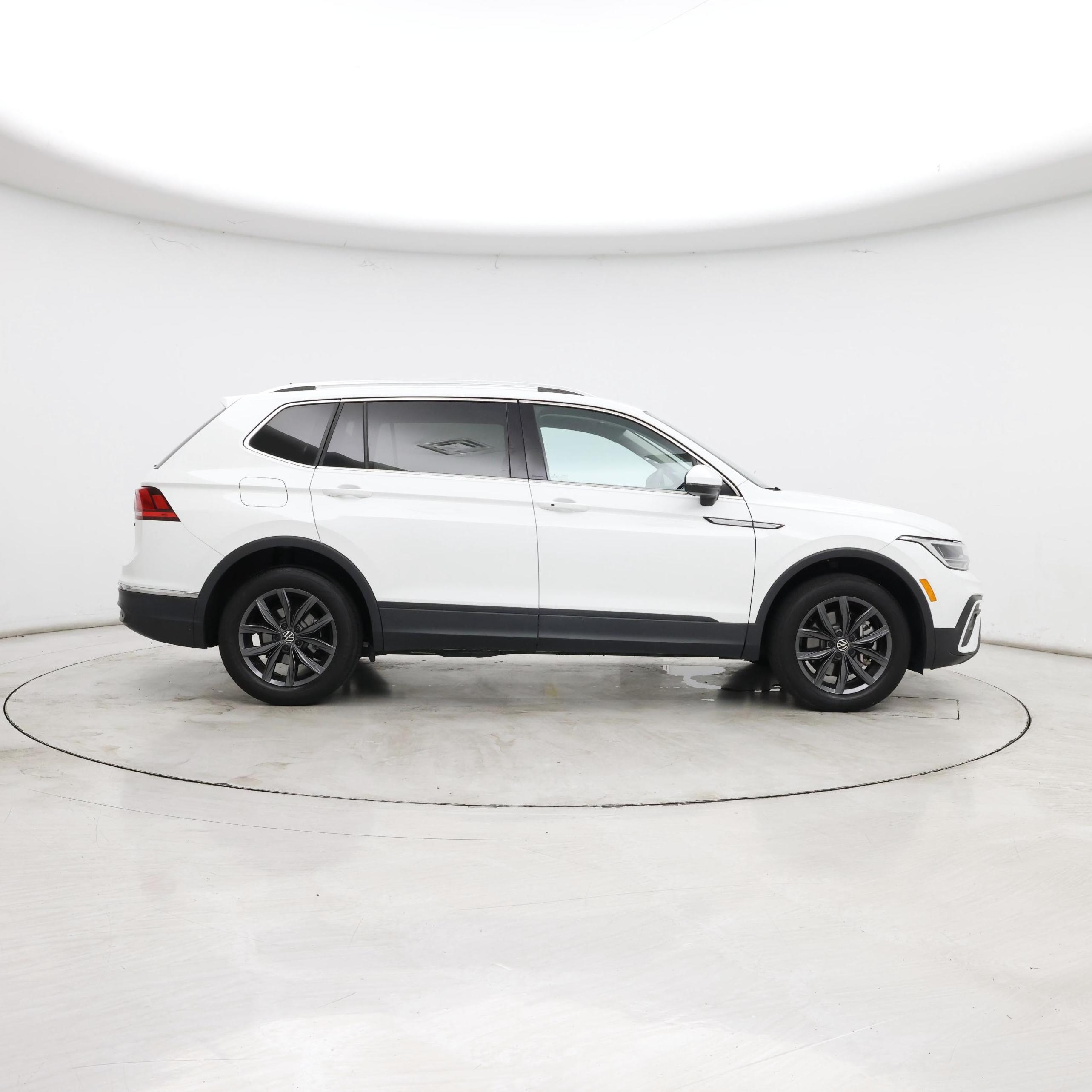 Thumbnail: 2024 Volkswagen Tiguan - 7